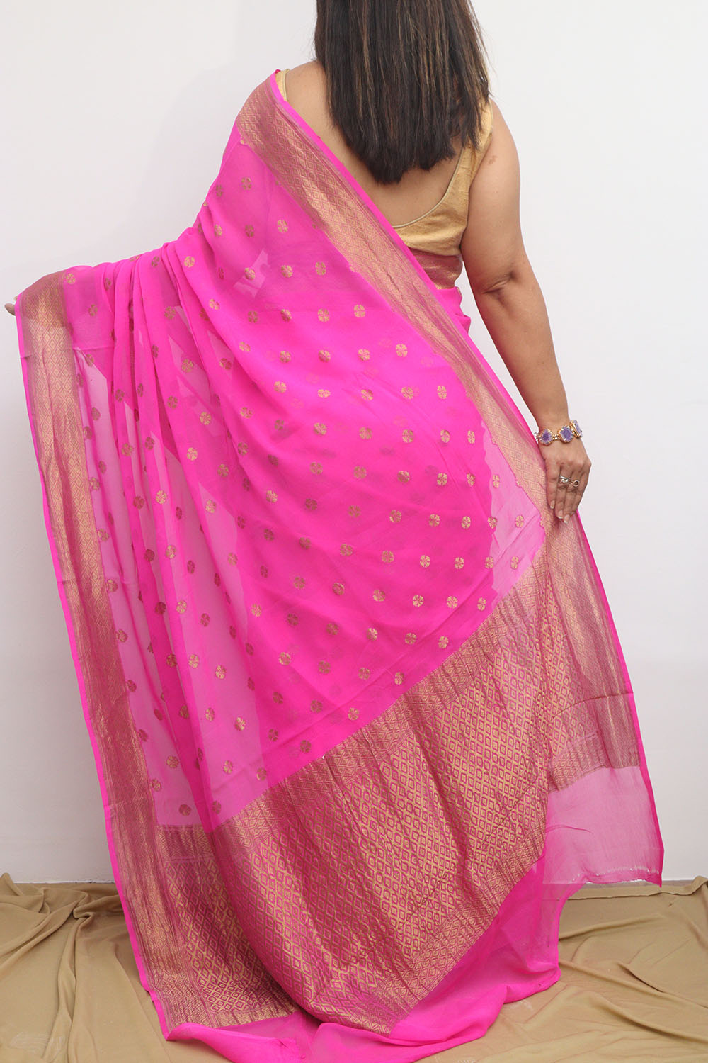 Beautiful Pink Banarasi Handloom Pure Georgette Flower Design Saree - Luxurion World