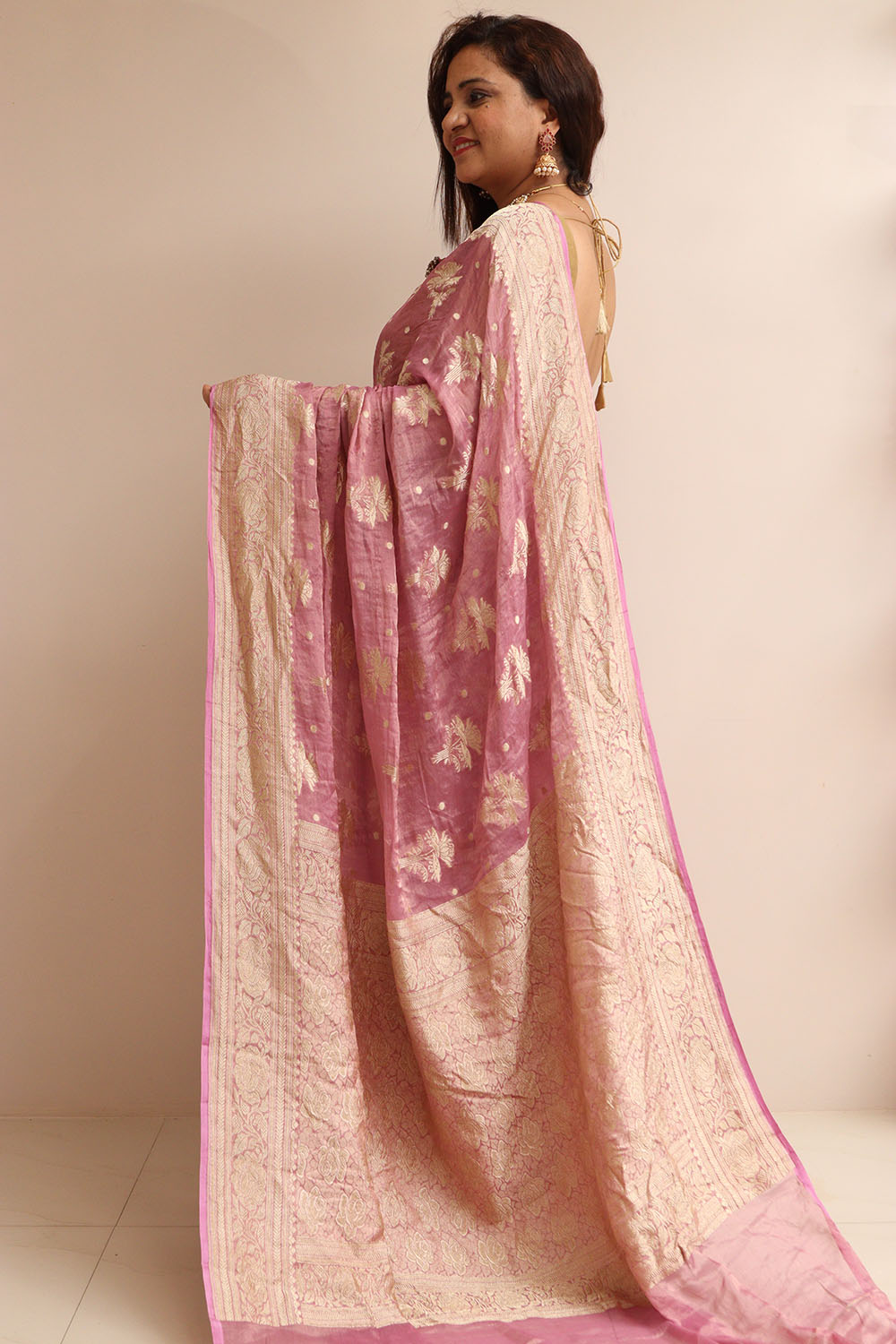 Pink Handloom Banarasi Pure Tissue Georgette Flower Design Saree - Luxurion World