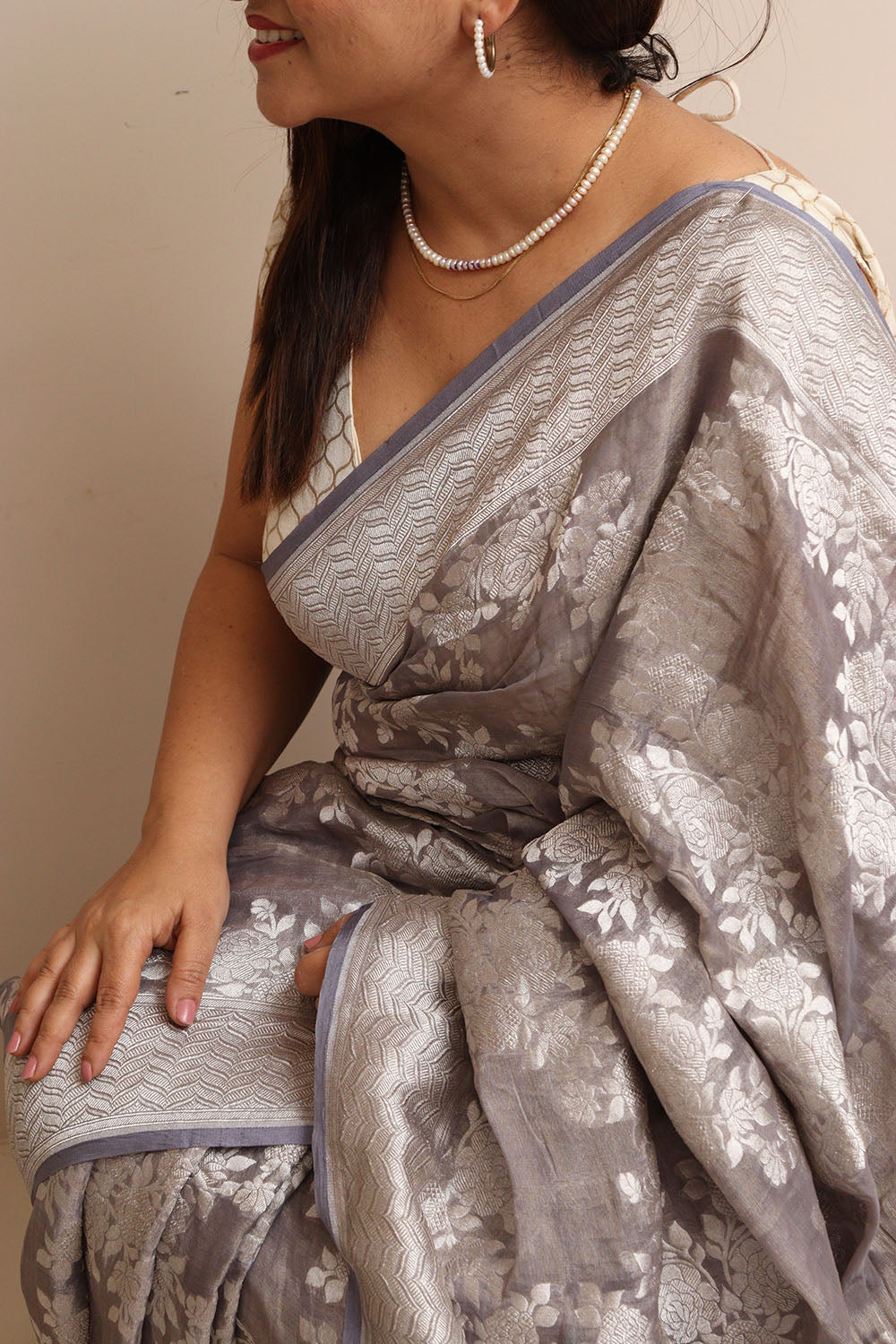 Elegant Grey Handloom Banarasi Pure Tissue Georgette Flower Design Saree - Luxurion World