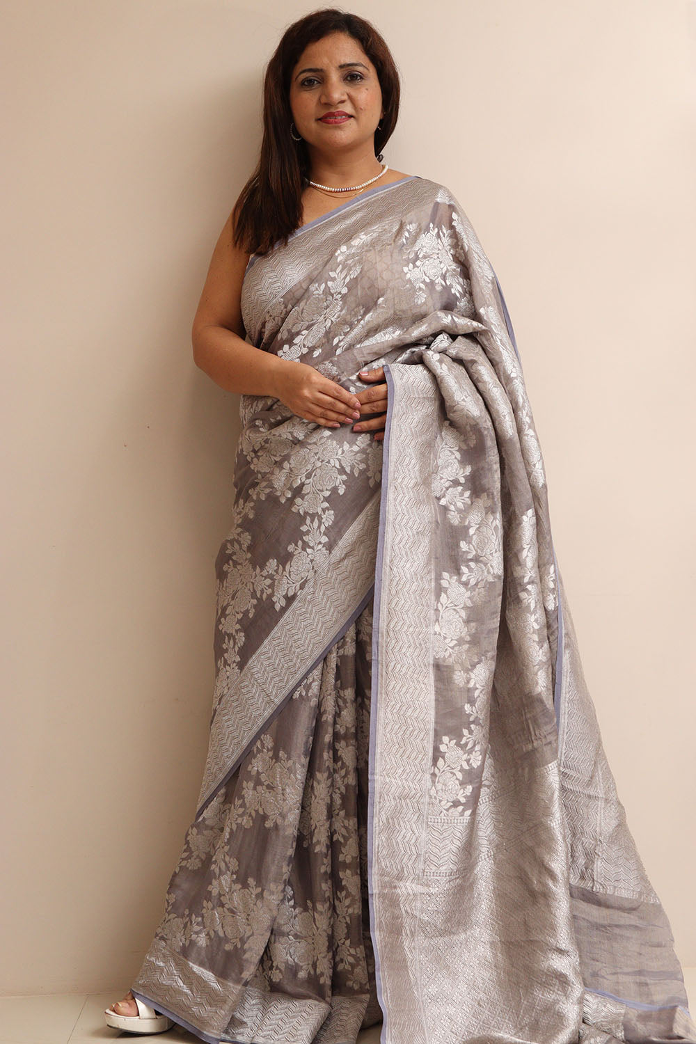 Elegant Grey Handloom Banarasi Pure Tissue Georgette Flower Design Saree - Luxurion World