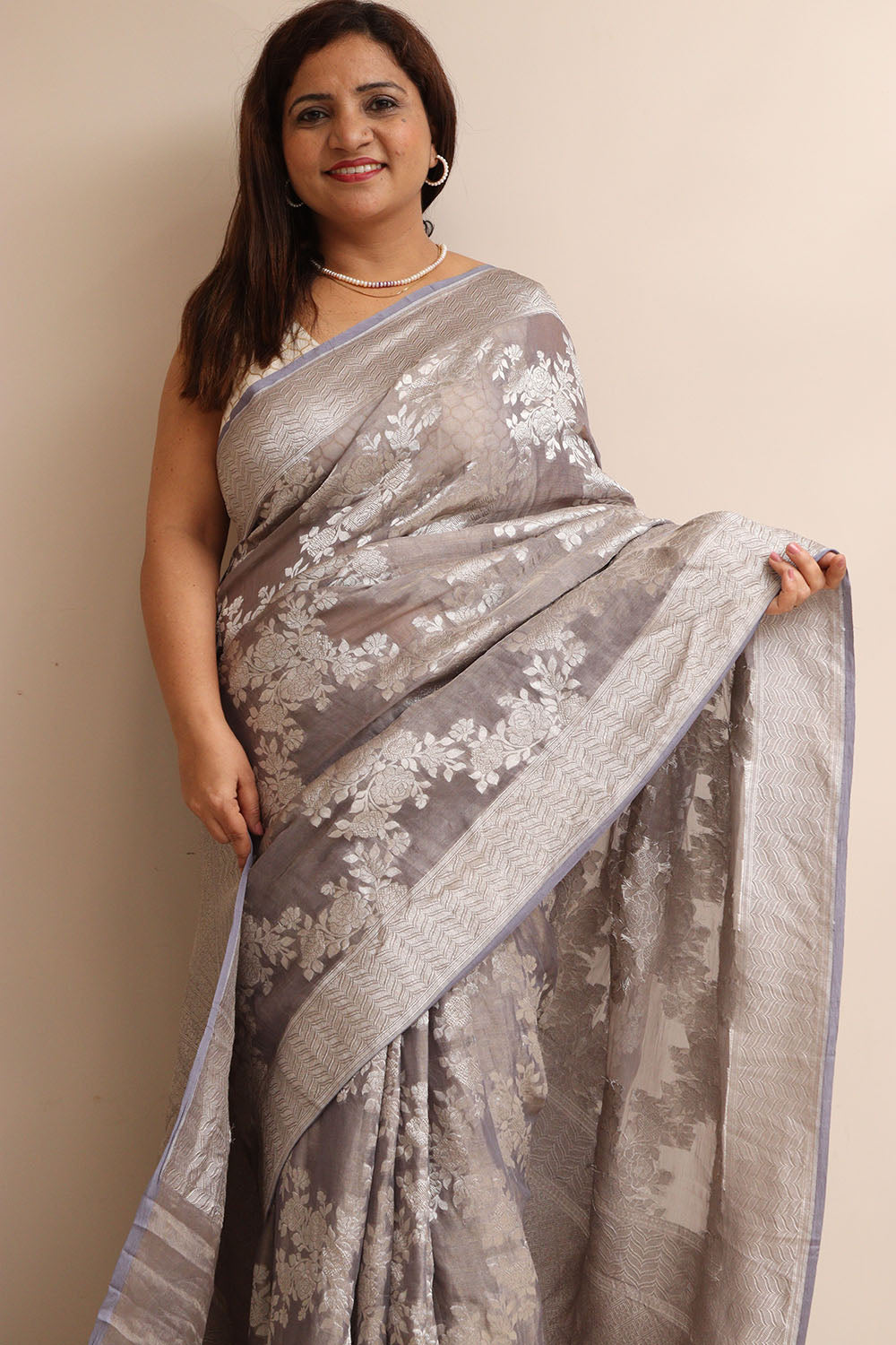 Elegant Grey Handloom Banarasi Pure Tissue Georgette Flower Design Saree - Luxurion World