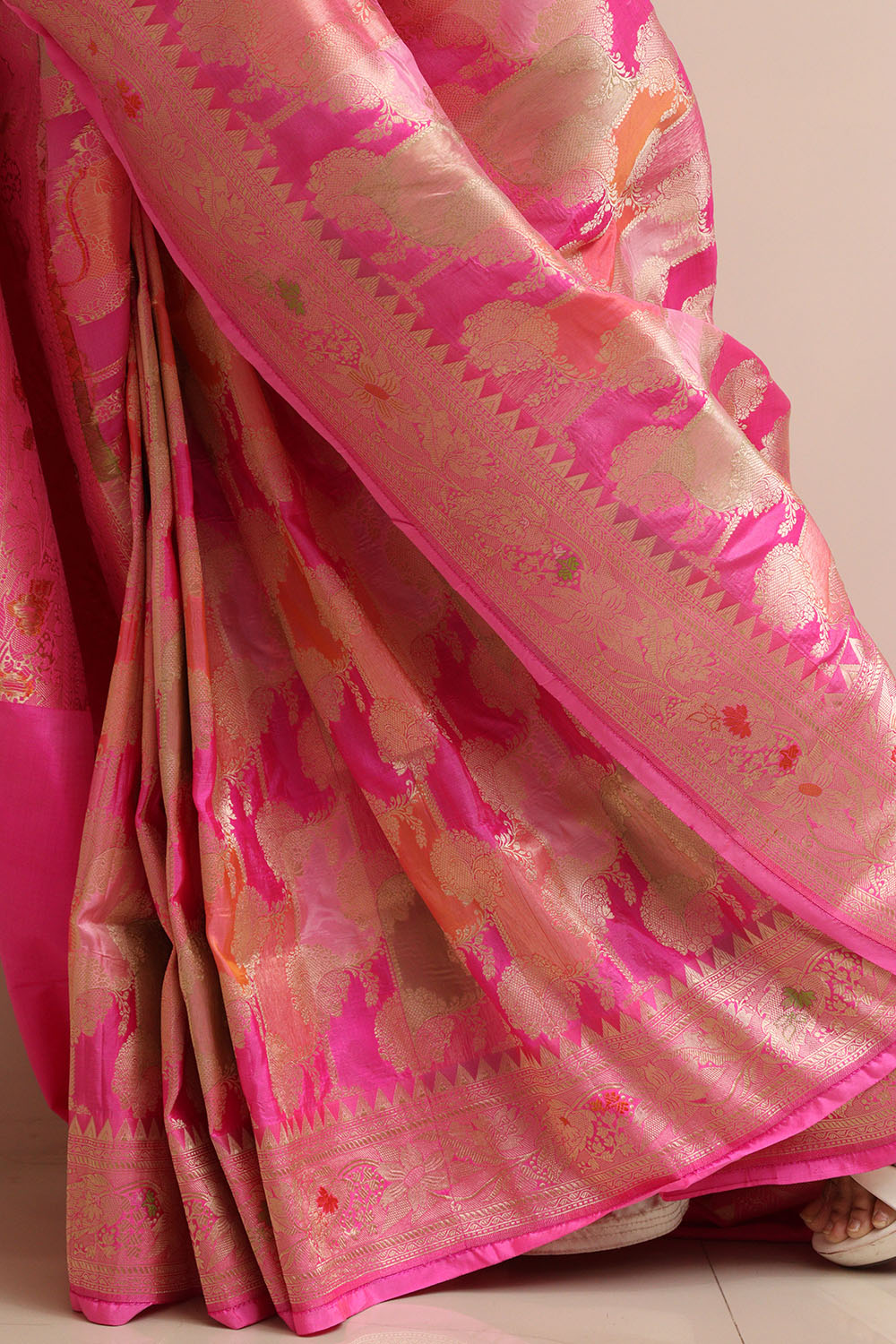 Exquisite Pink Banarasi Handloom Pure Katan Silk Rangkat Saree - Luxurion World
