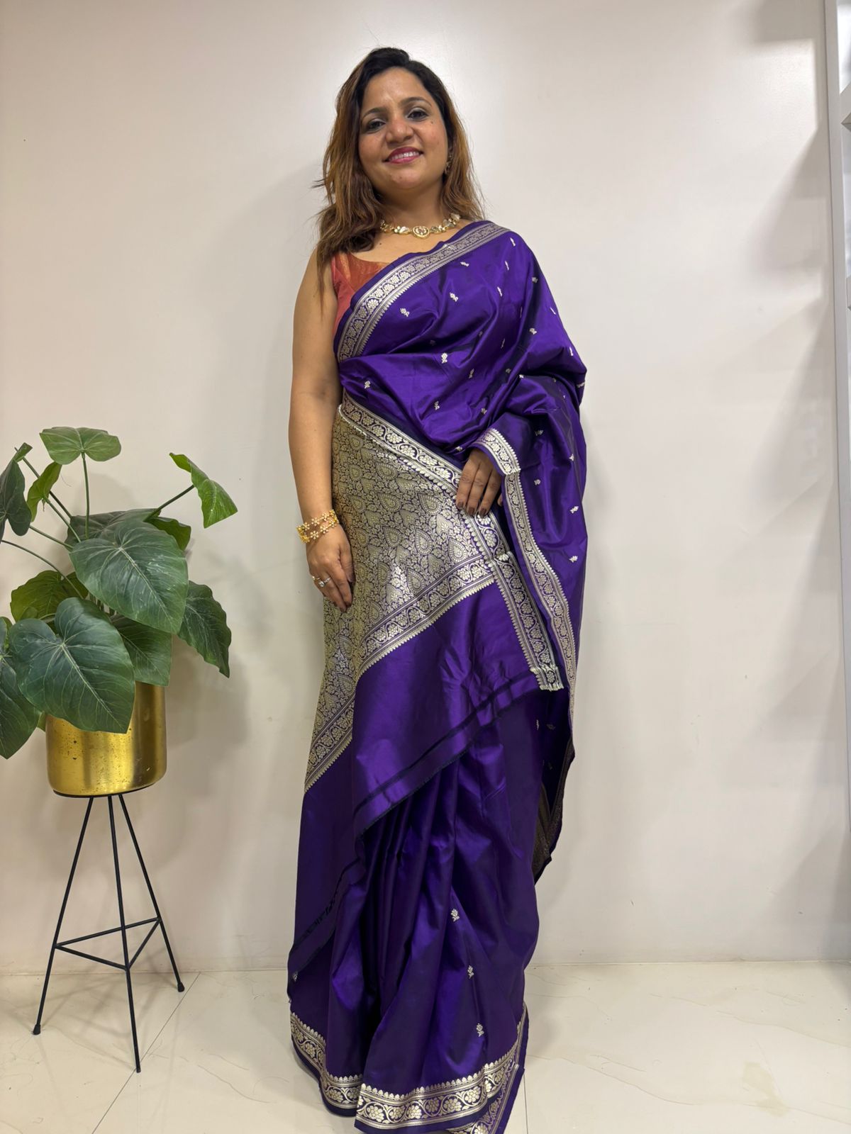 Purple Handloom Banarasi Pure Katan Silk Flower Design Saree - Luxurion World