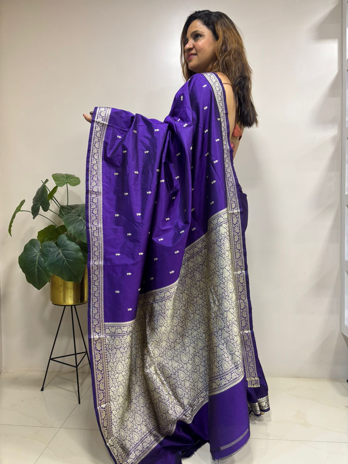 Purple Handloom Banarasi Pure Katan Silk Flower Design Saree - Luxurion World
