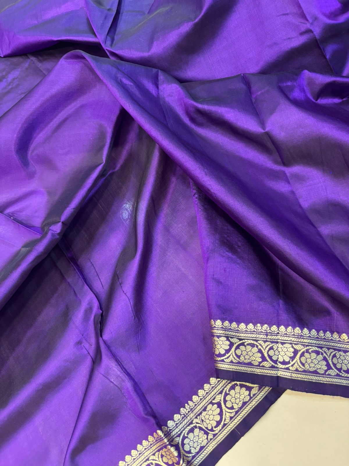 Purple Handloom Banarasi Pure Katan Silk Flower Design Saree - Luxurion World