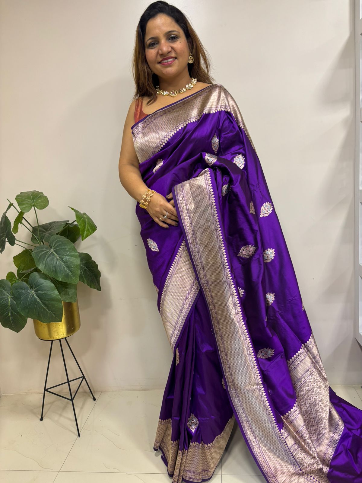 Purple Handloom Banarasi Pure Katan Silk Flower Design Meenakari Kadwa Saree - Luxurion World