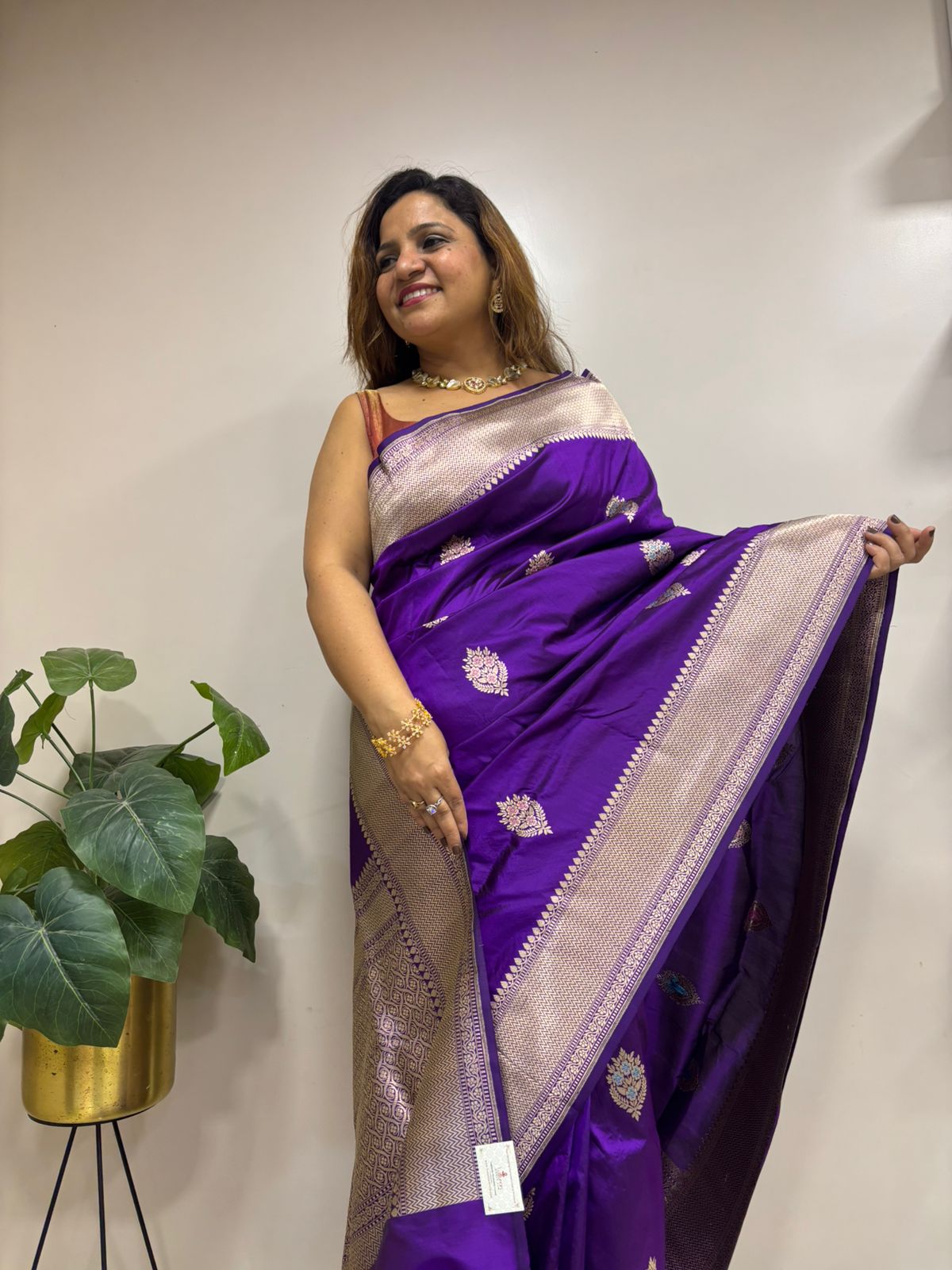 Purple Handloom Banarasi Pure Katan Silk Flower Design Meenakari Kadwa Saree - Luxurion World