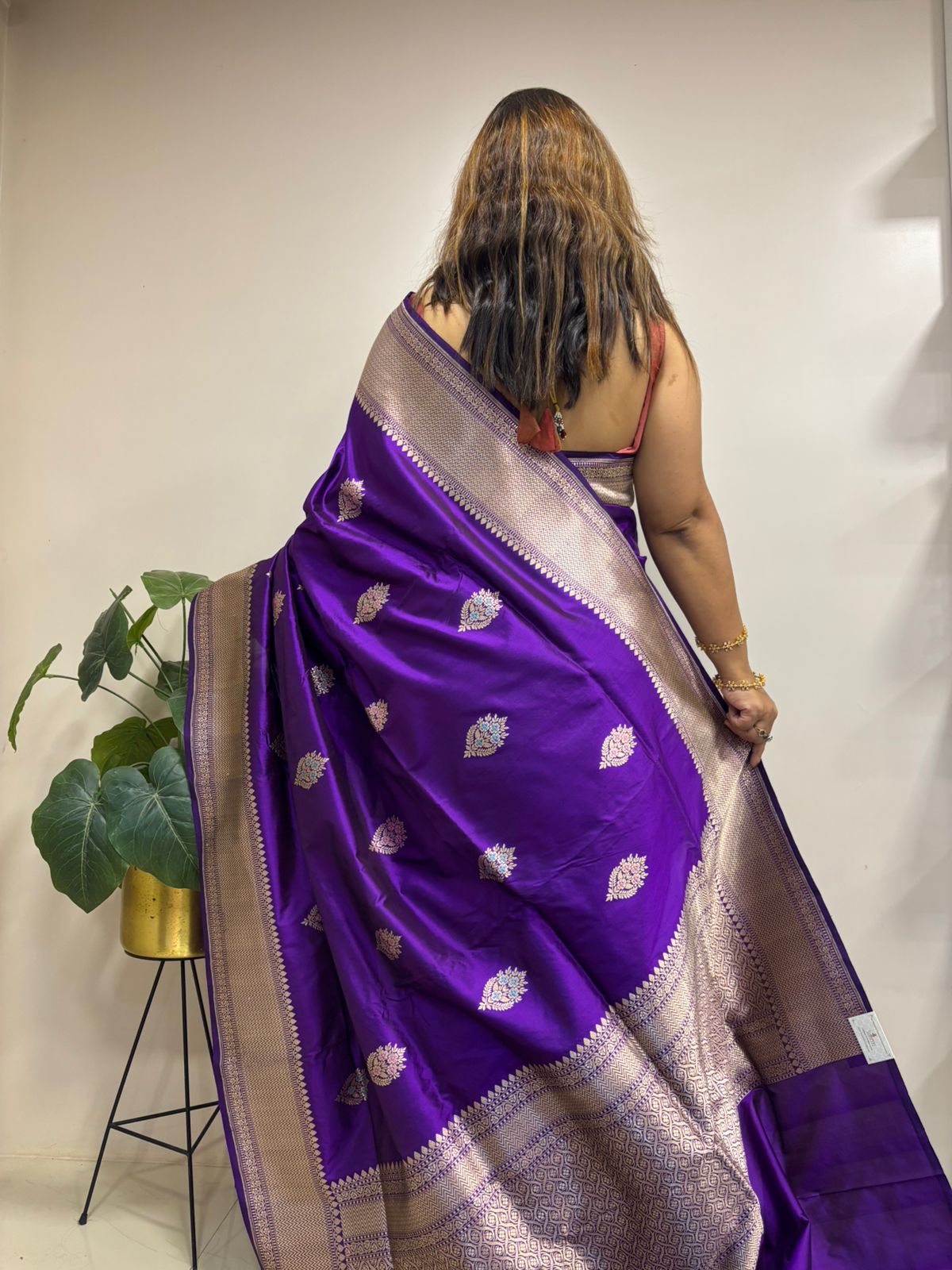 Purple Handloom Banarasi Pure Katan Silk Flower Design Meenakari Kadwa Saree - Luxurion World