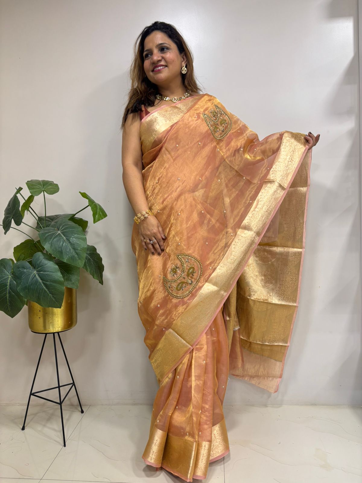 Peach Handloom Banarasi Pure Tissue Silk Embroidered Saree - Luxurion World