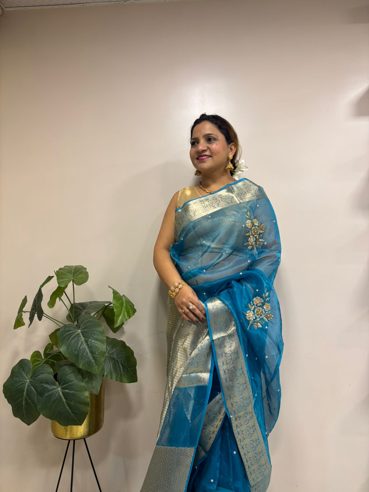 Blue Handloom Banarasi Pure Tissue Silk Embroidered Saree - Luxurion World