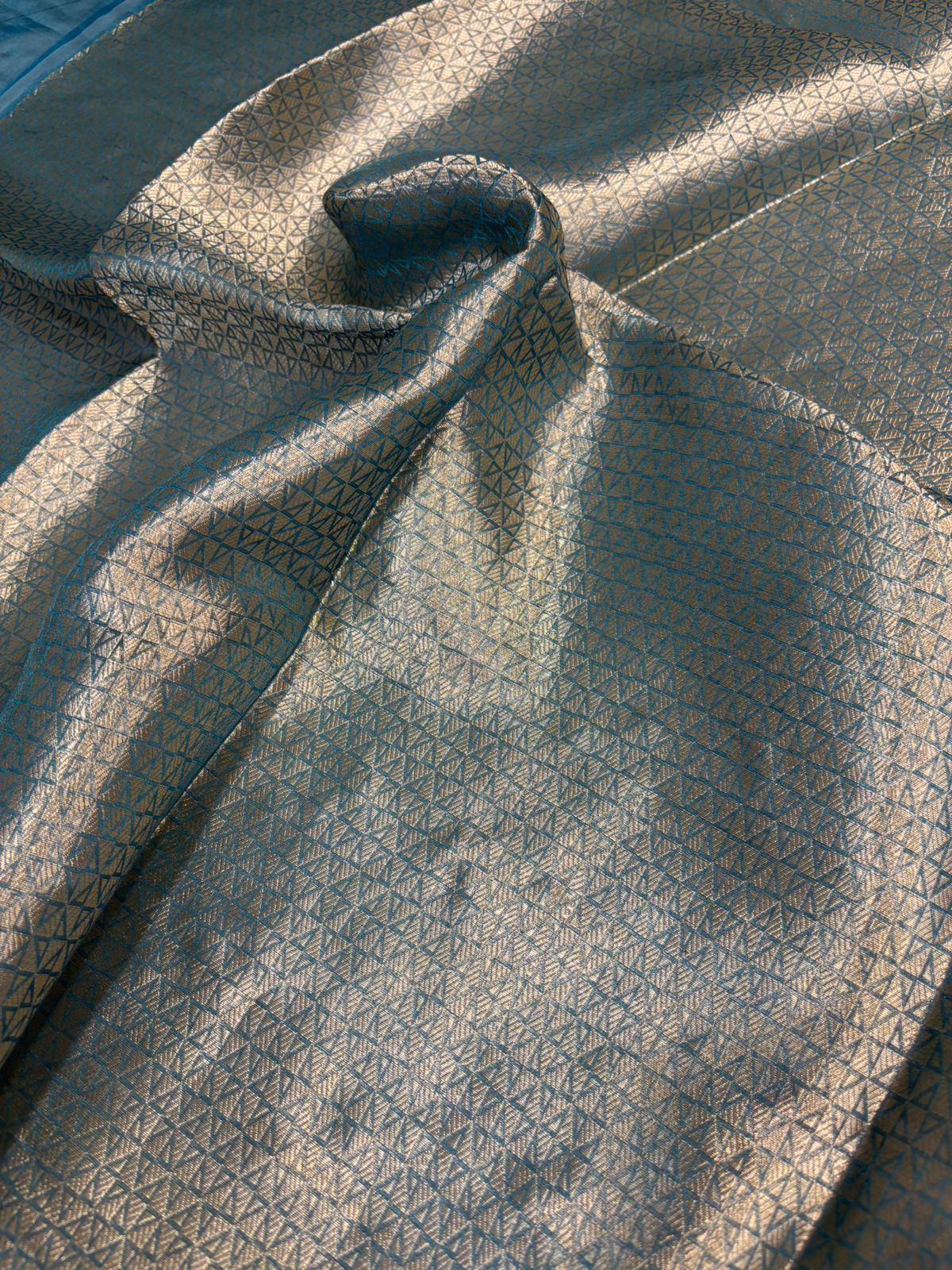 Blue Handloom Banarasi Pure Tissue Silk Embroidered Saree - Luxurion World
