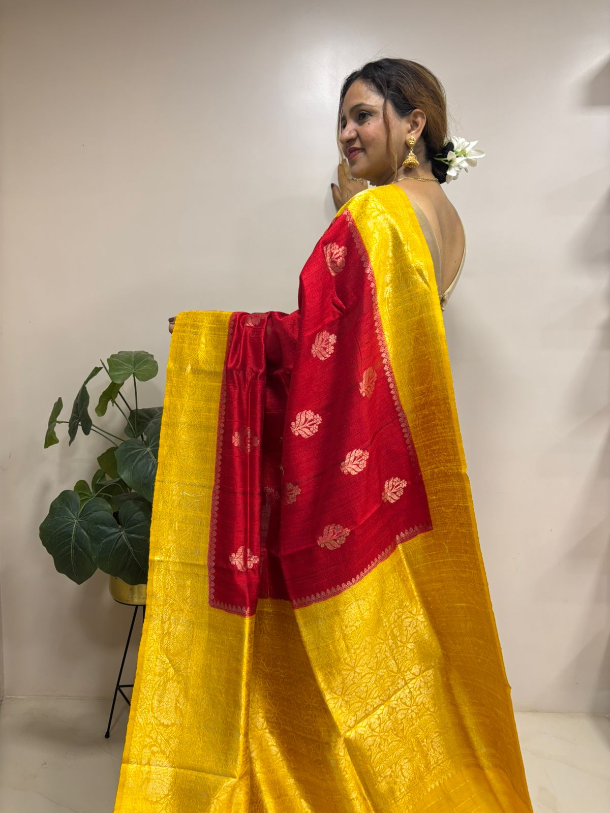 Red And Yellow Handloom Banarasi Raw Silk Saree - Luxurion World