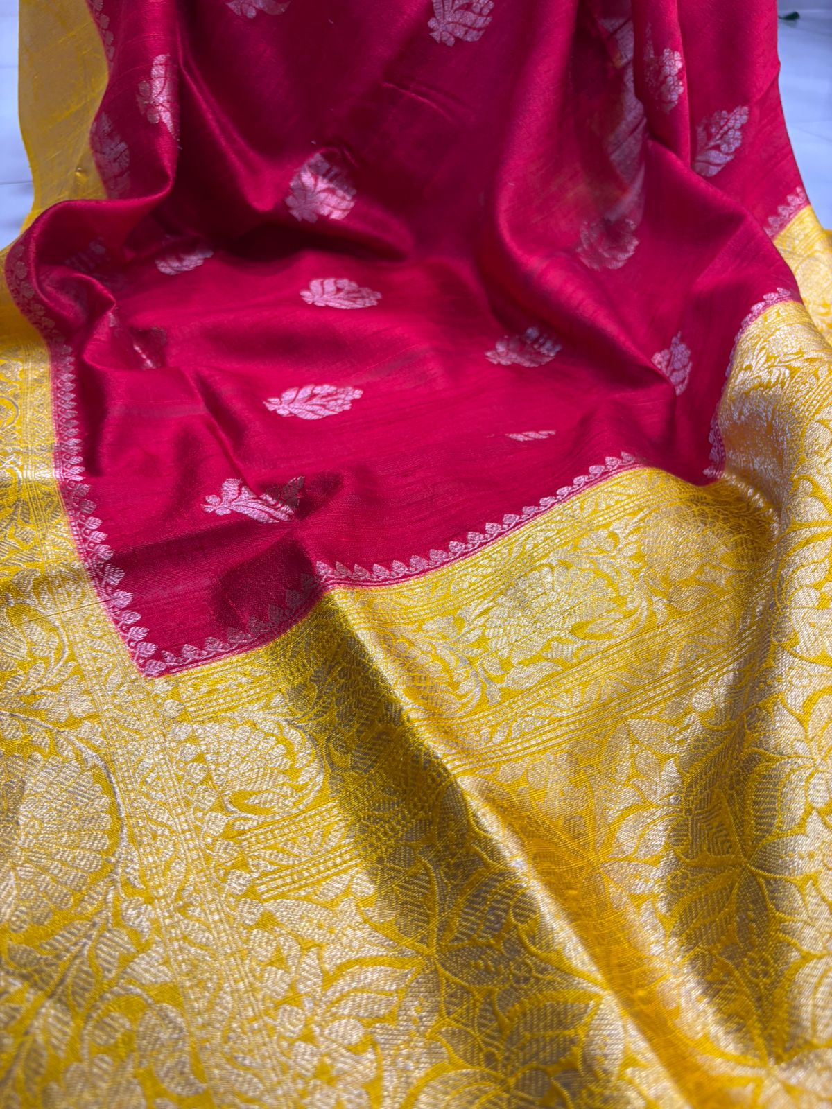 Red And Yellow Handloom Banarasi Raw Silk Saree - Luxurion World