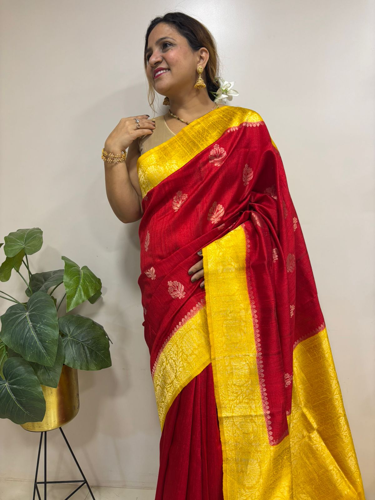 Red And Yellow Handloom Banarasi Raw Silk Saree - Luxurion World