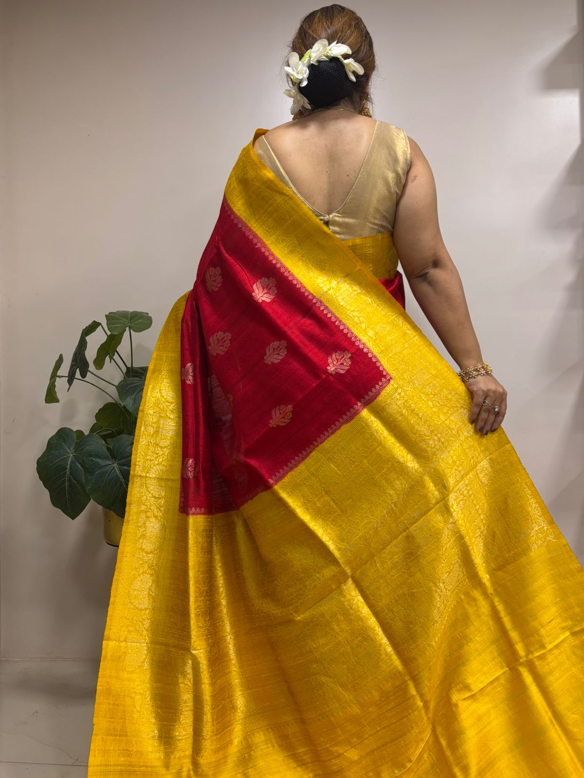 Red And Yellow Handloom Banarasi Raw Silk Saree - Luxurion World
