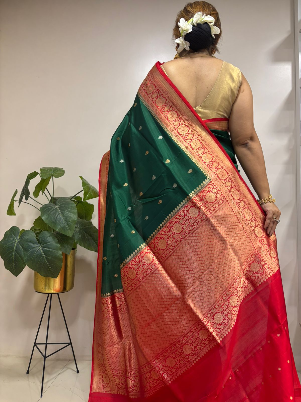 Green Handloom Banarasi Raw Mango Pure Silk Saree - Luxurion World