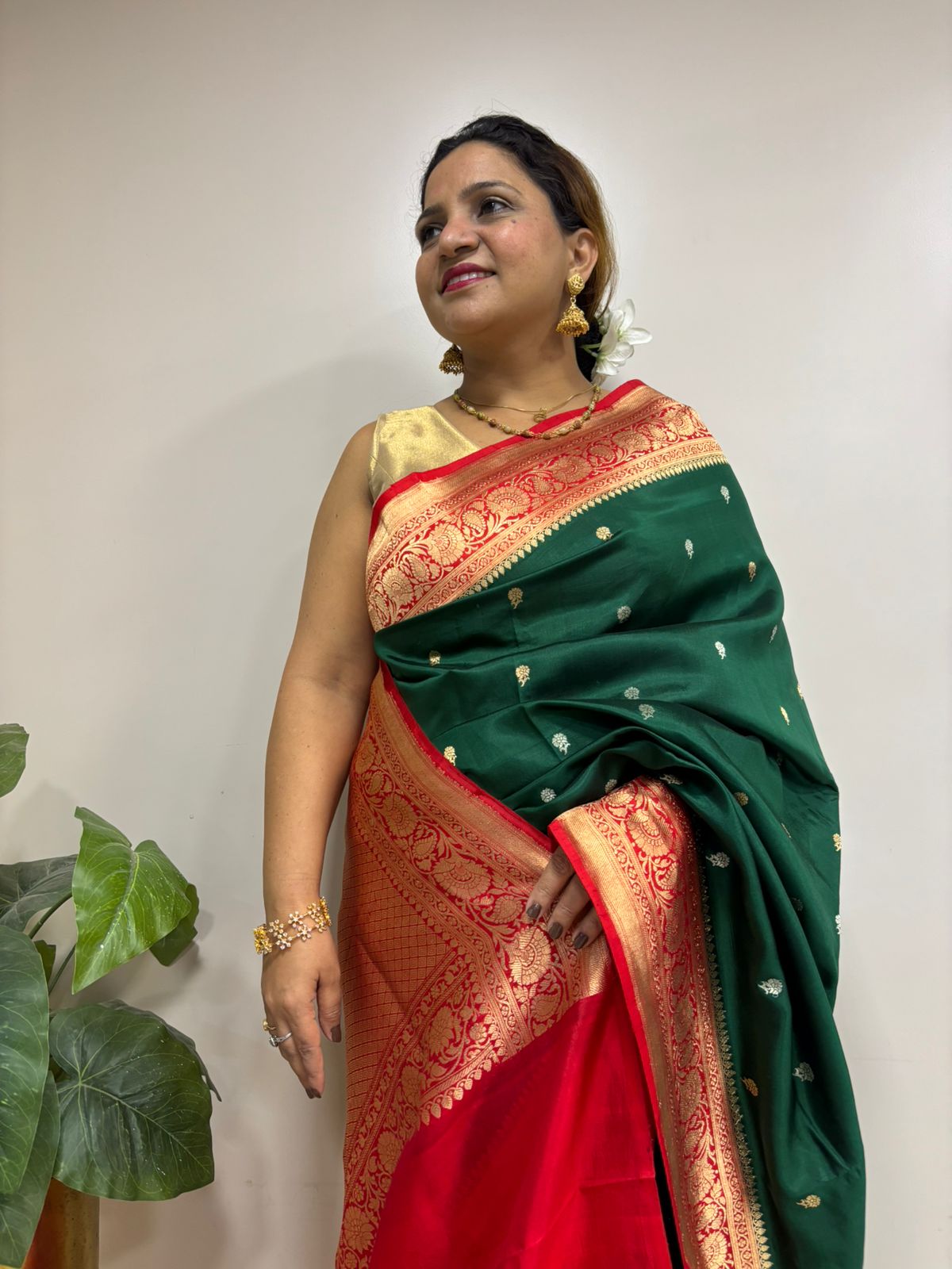 Green Handloom Banarasi Raw Mango Pure Silk Saree - Luxurion World
