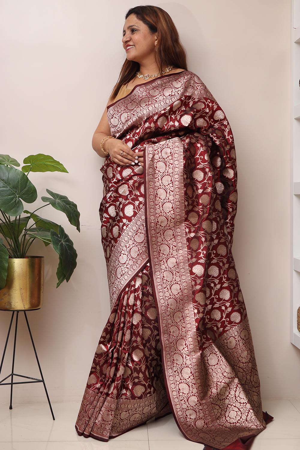 Elegant Maroon Handloom Banarasi Pure Katan Silk Jaal Work Flower Design Saree - Luxurion World
