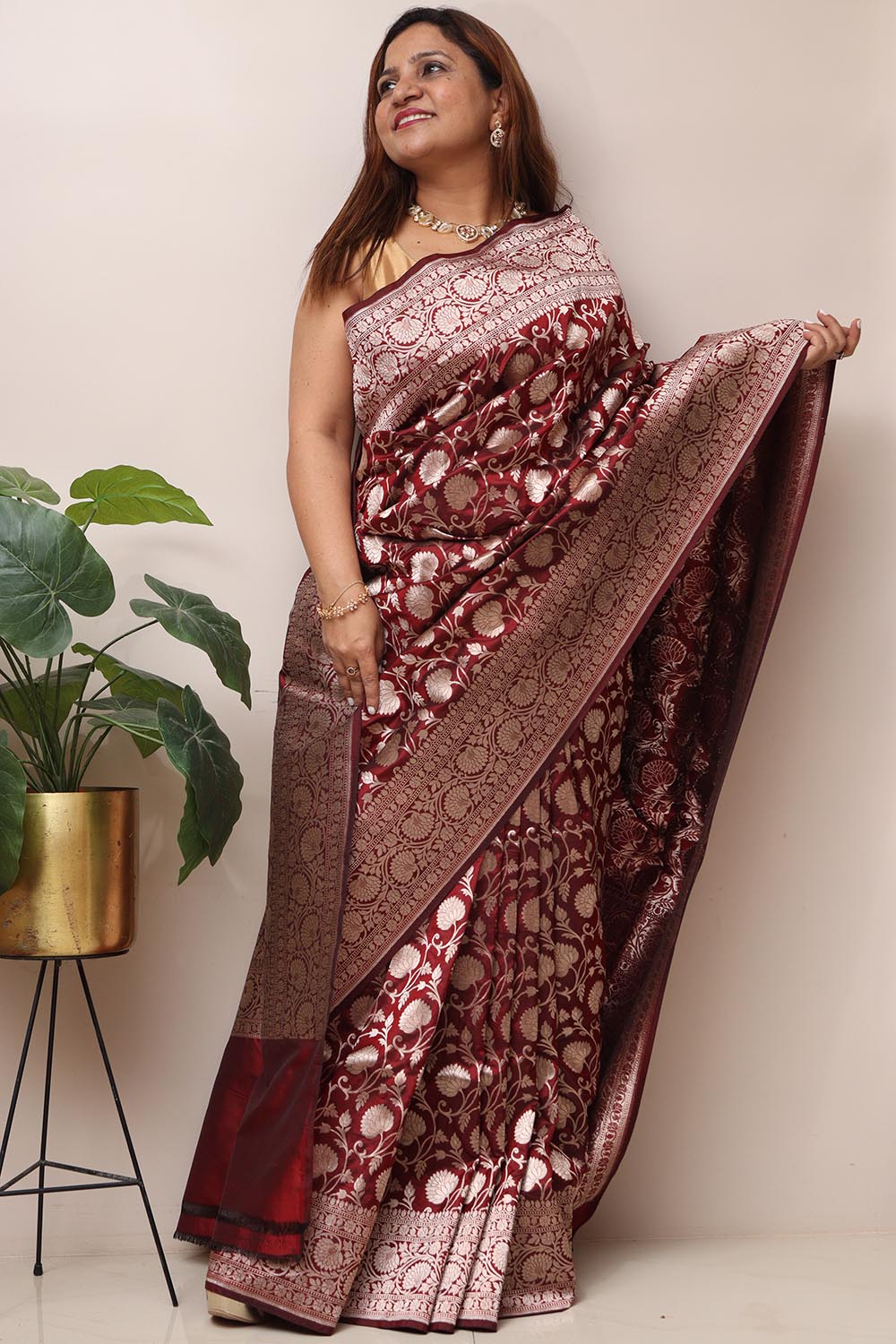 Elegant Maroon Handloom Banarasi Pure Katan Silk Jaal Work Flower Design Saree - Luxurion World