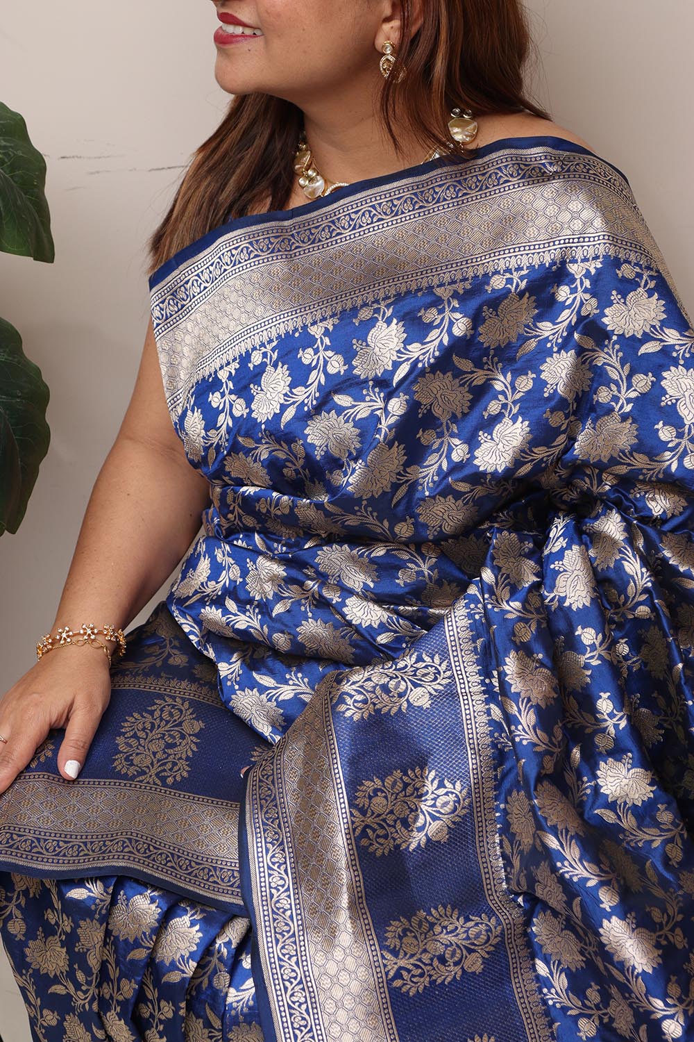 Exquisite Blue Handloom Banarasi Pure Katan Silk Flower Design Saree - Luxurion World