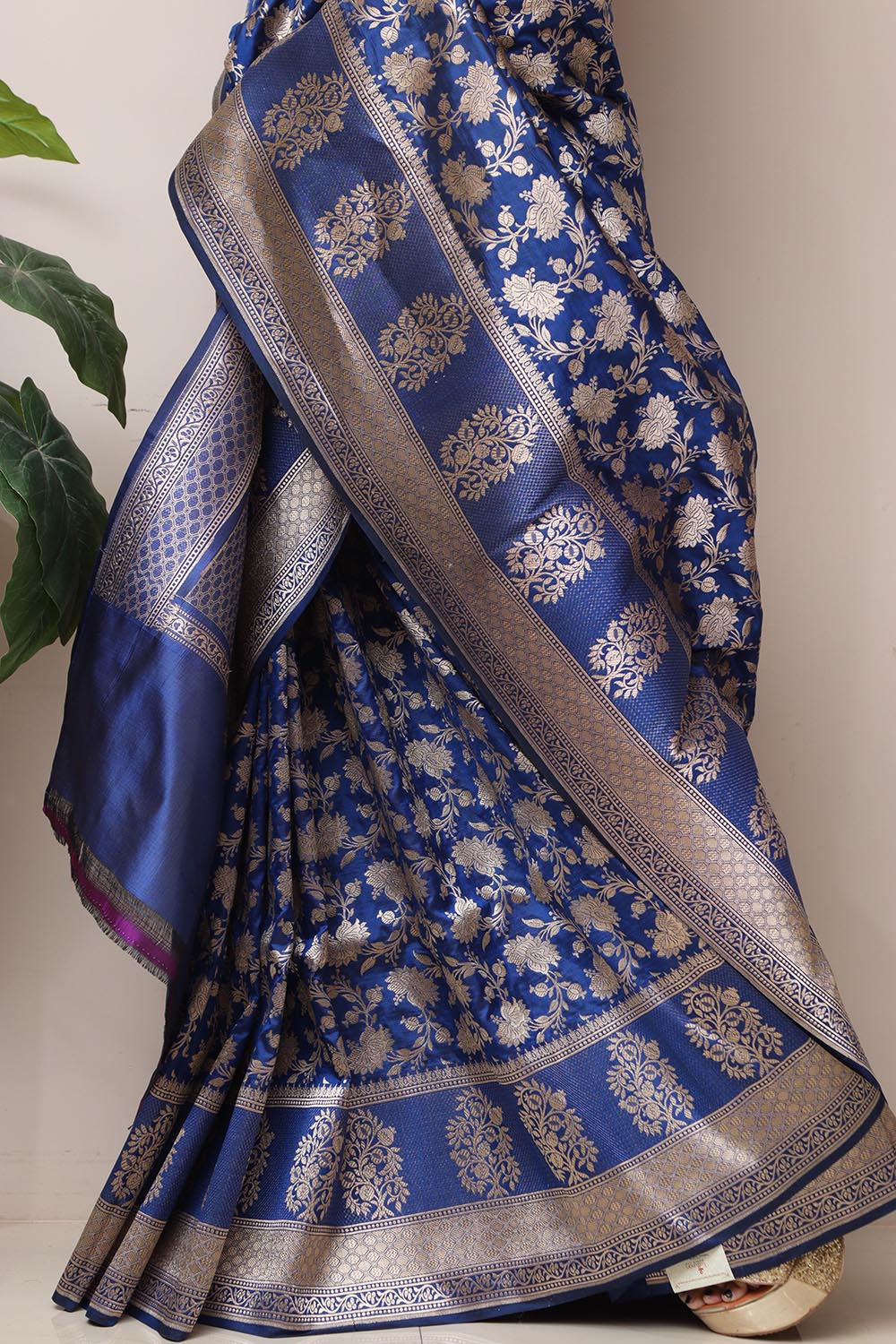 Exquisite Blue Handloom Banarasi Pure Katan Silk Flower Design Saree - Luxurion World