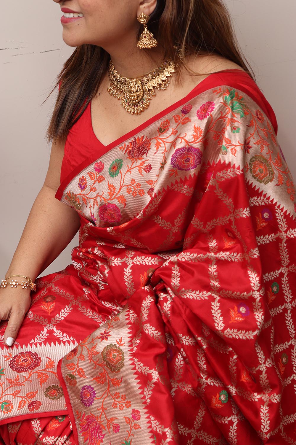 Exquisite Red Handloom Banarasi Pure Katan Silk Flower Design Meenakari Saree - Luxurion World