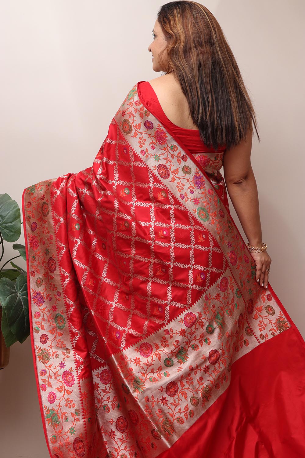 Exquisite Red Handloom Banarasi Pure Katan Silk Flower Design Meenakari Saree - Luxurion World