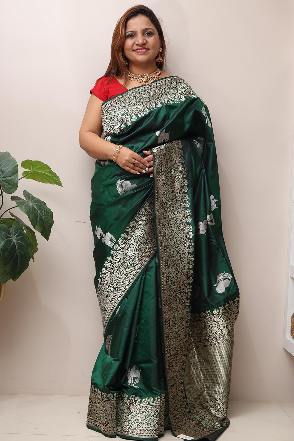 Exquisite Green Handloom Banarasi Pure Katan Silk Flower Design Saree - Luxurion World