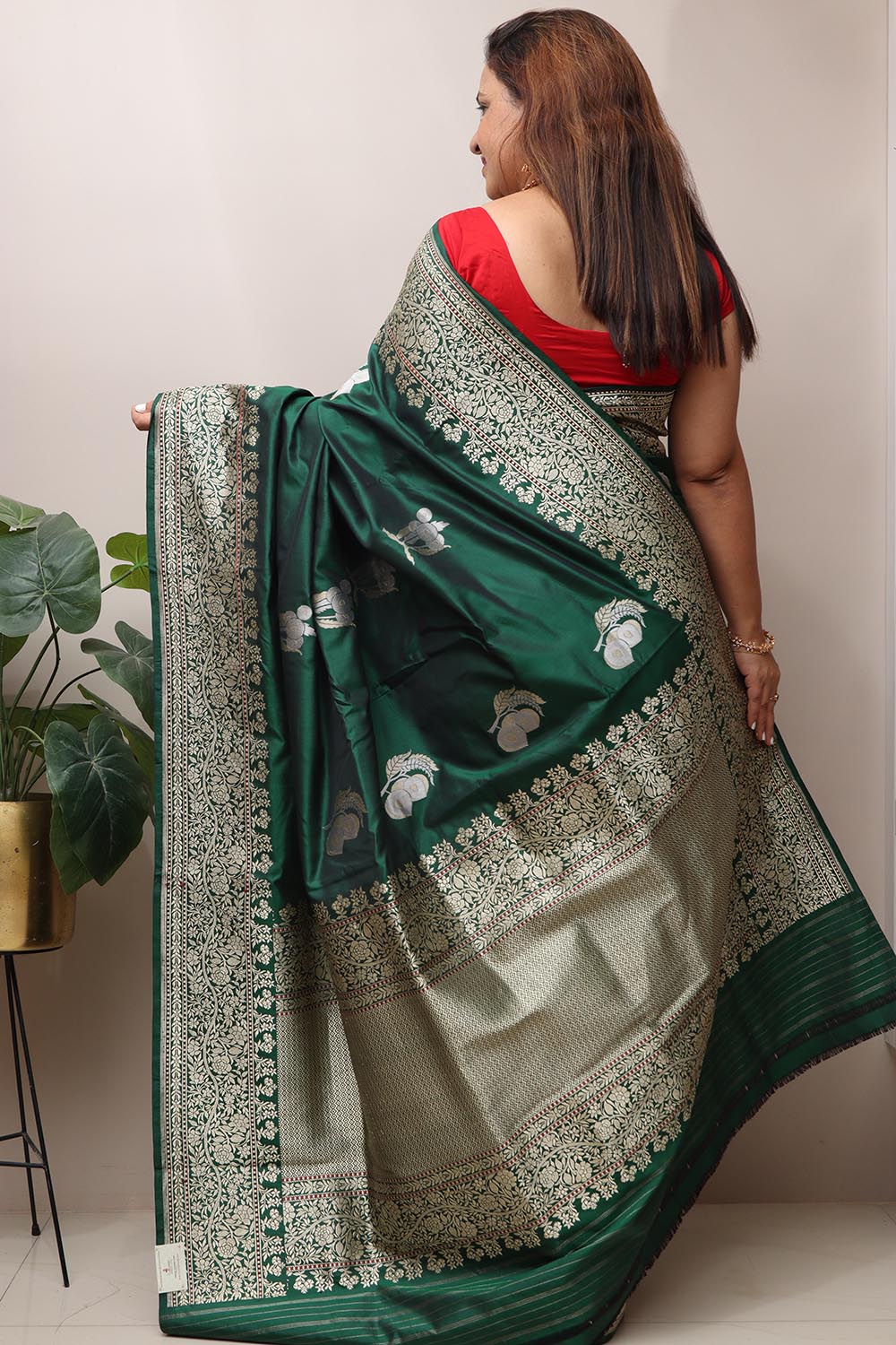 Exquisite Green Handloom Banarasi Pure Katan Silk Flower Design Saree - Luxurion World