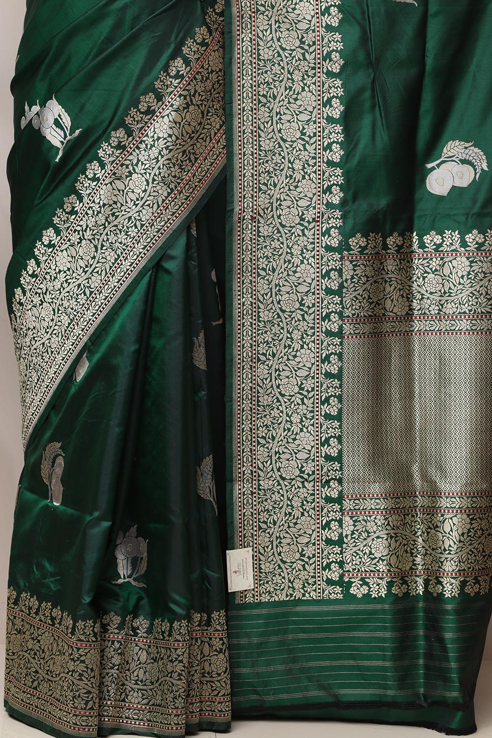 Exquisite Green Handloom Banarasi Pure Katan Silk Flower Design Saree - Luxurion World
