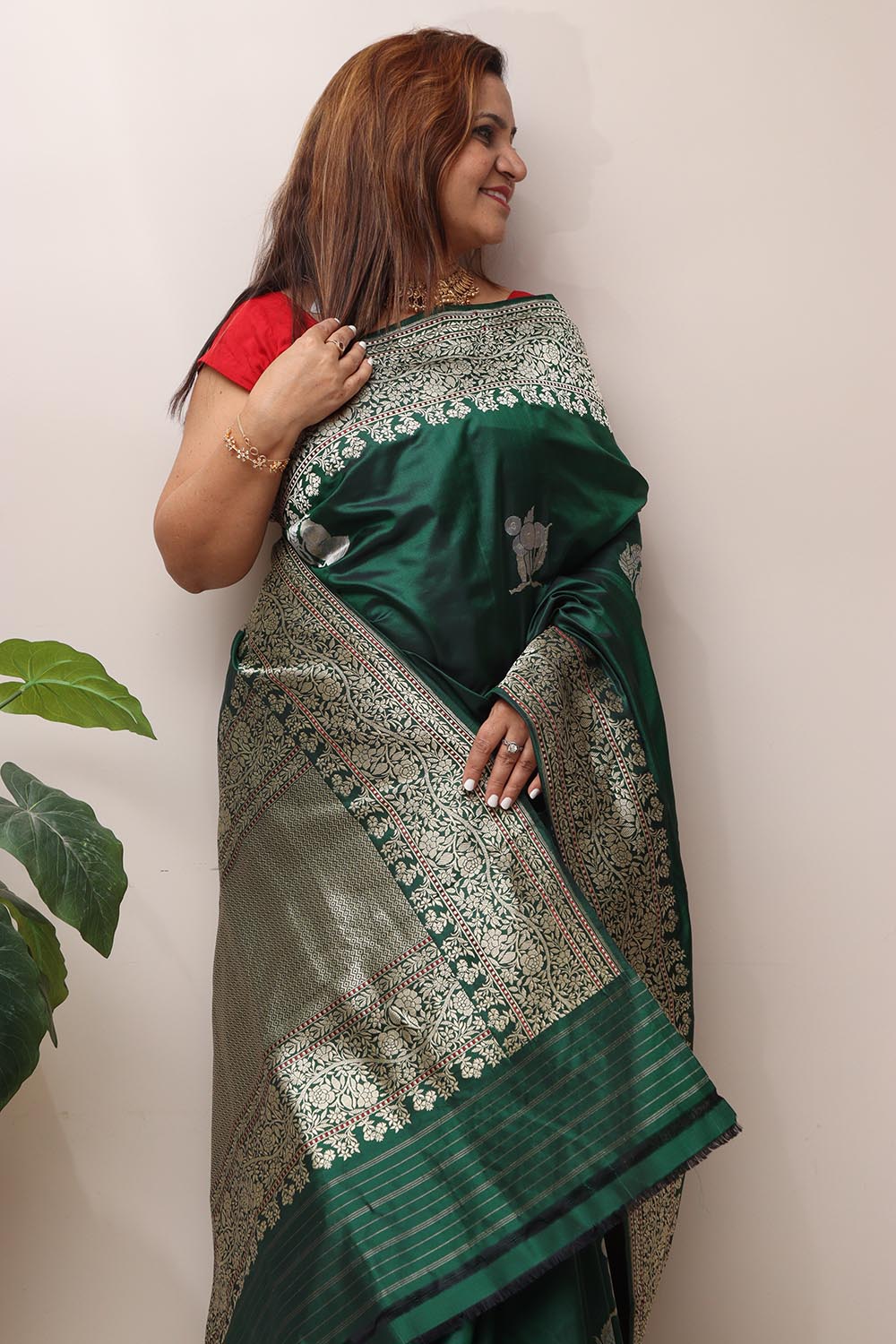 Exquisite Green Handloom Banarasi Pure Katan Silk Flower Design Saree - Luxurion World