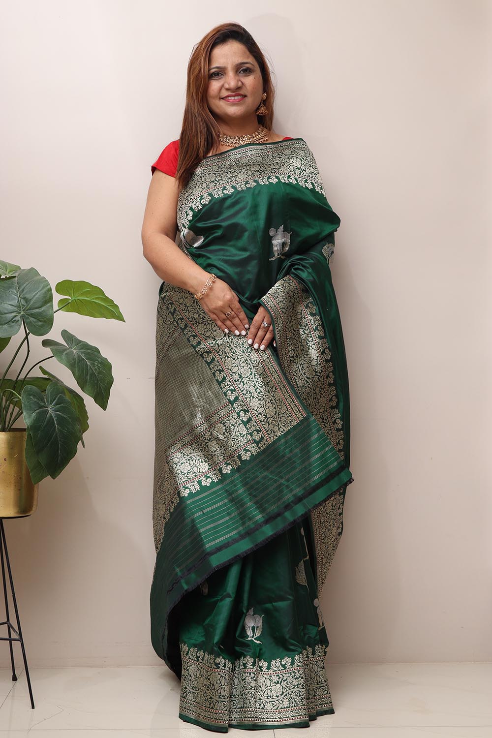 Exquisite Green Handloom Banarasi Pure Katan Silk Flower Design Saree - Luxurion World