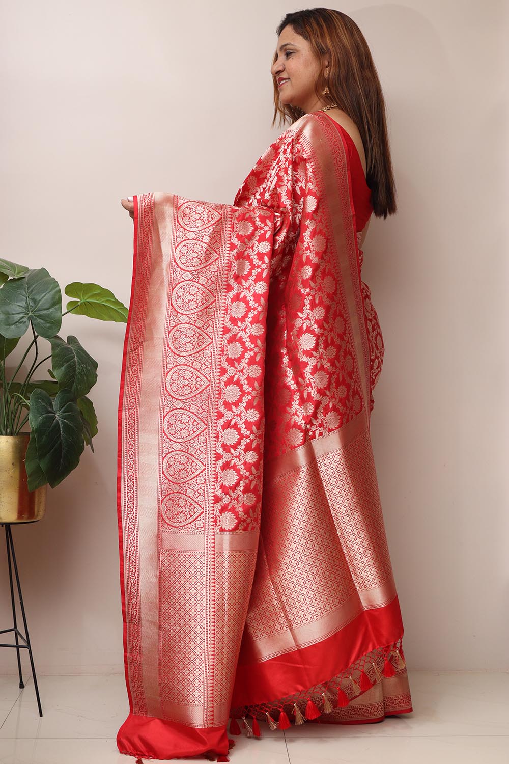 Exquisite Red Handloom Banarasi Pure Katan Silk Saree - Luxurion World