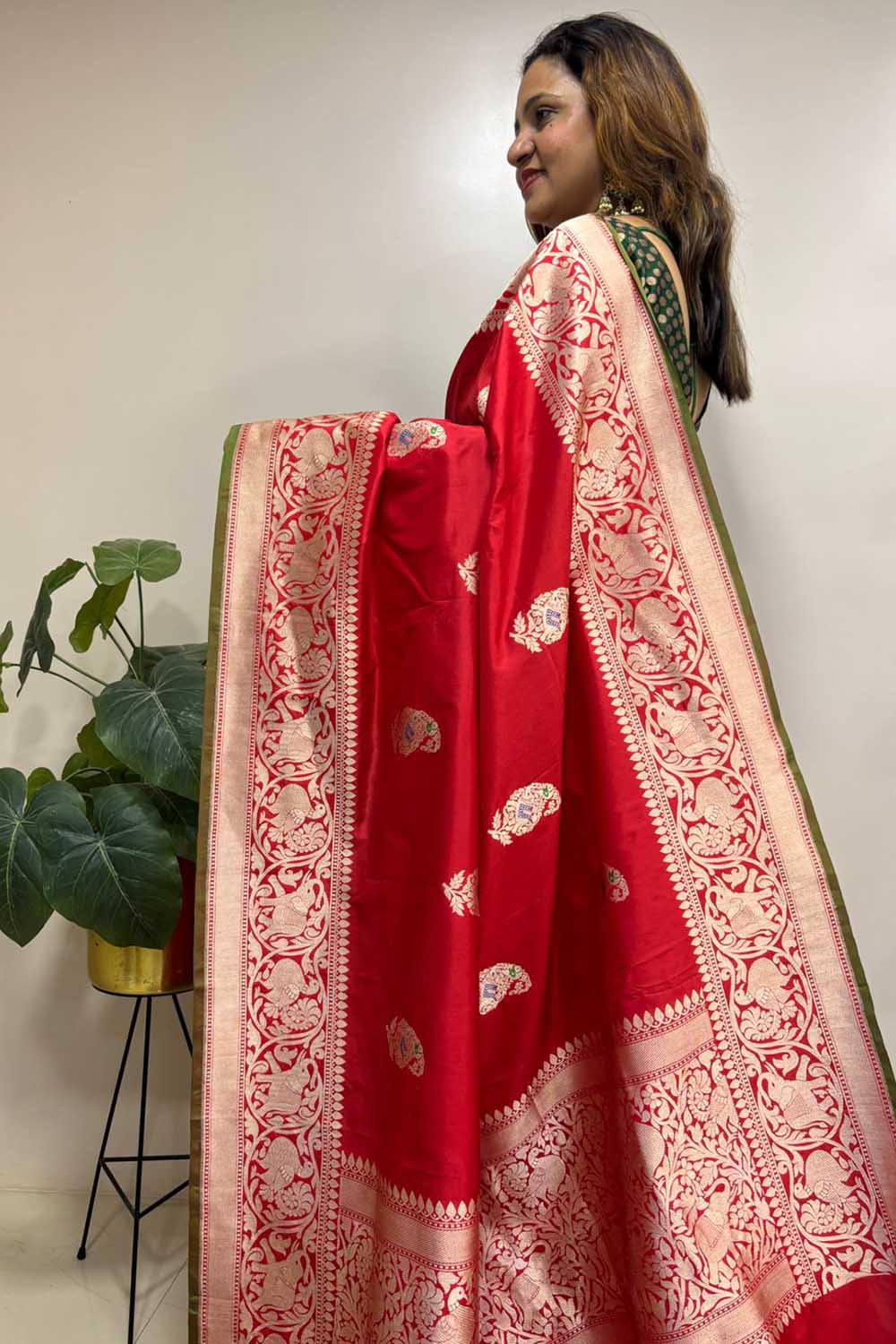 Red Handloom Banarasi Pure Katan Silk Paisley Design Meenakari Saree - Luxurion World