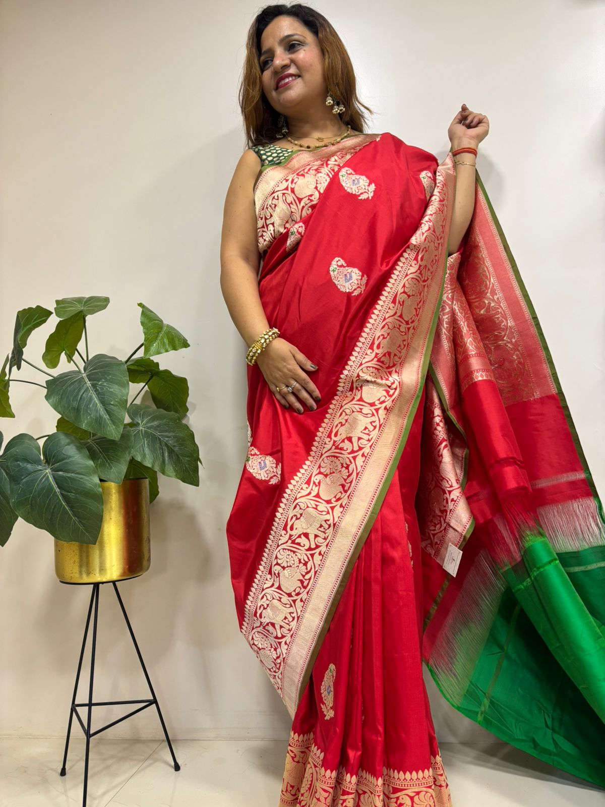 Red Handloom Banarasi Pure Katan Silk Paisley Design Meenakari Saree - Luxurion World