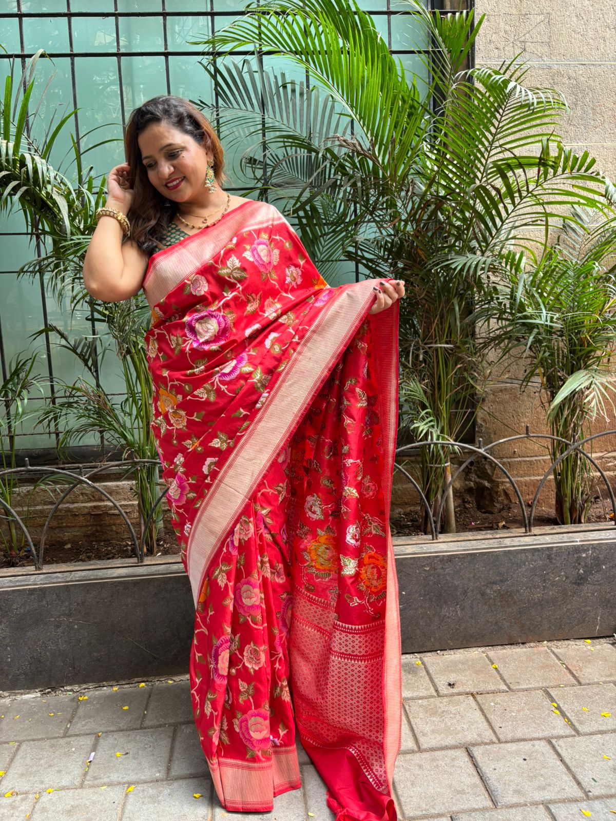 Red Handloom Banarasi Pure Katan Silk Meenkari Flower Design Saree - Luxurion World