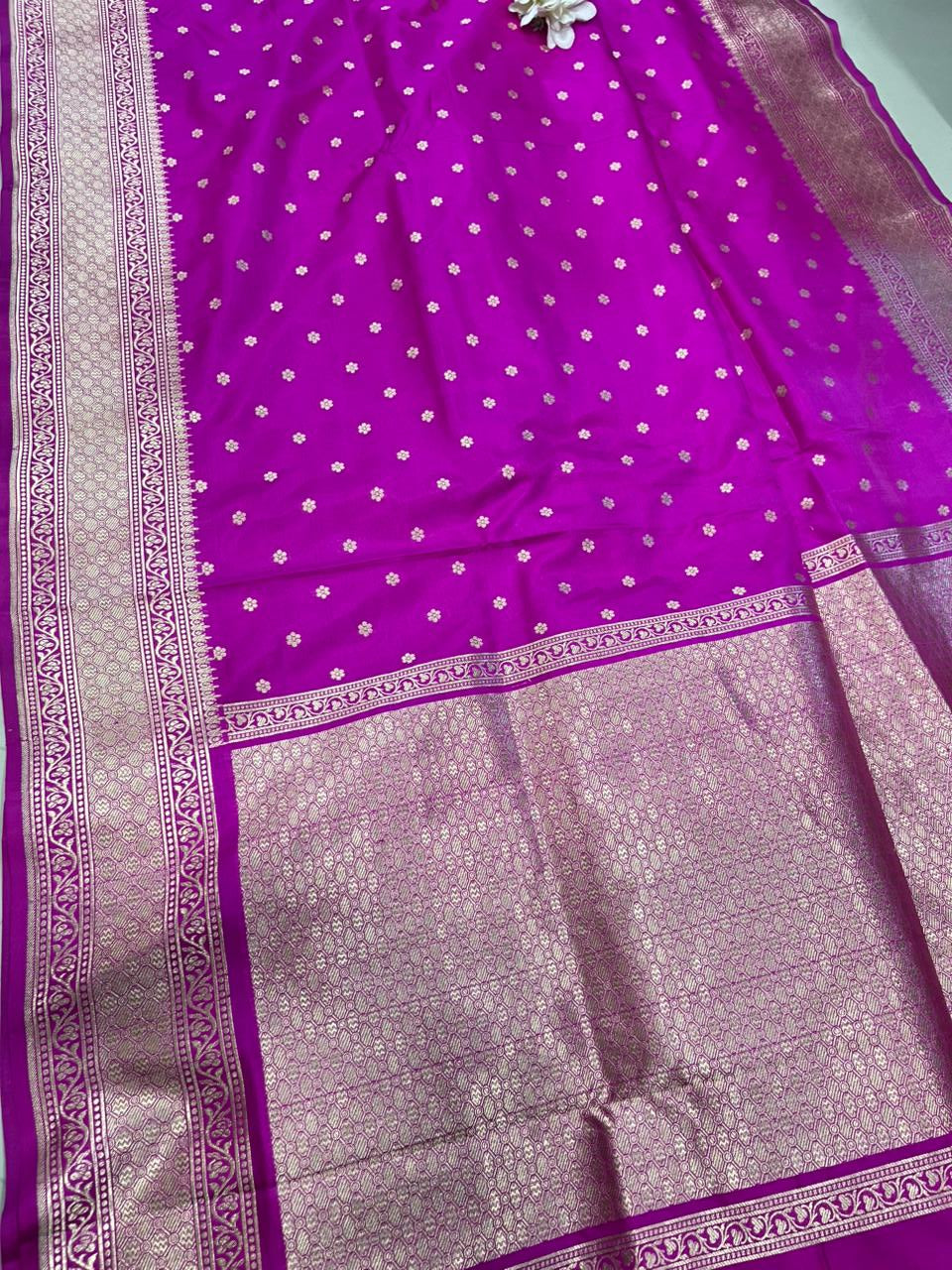 Pink Handloom Banarasi Pure Katan Silk Flower Booti Design Saree - Luxurion World