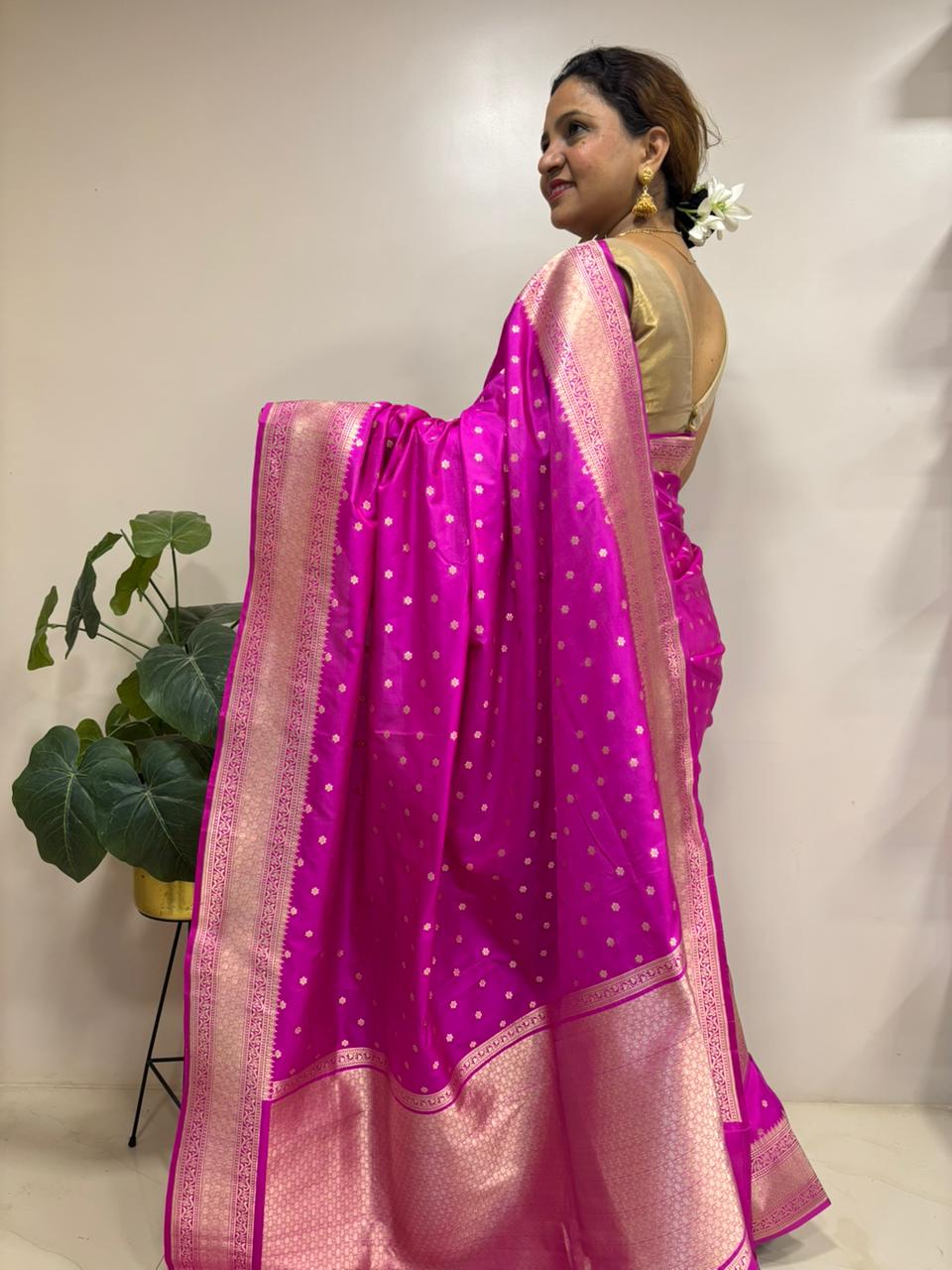 Pink Handloom Banarasi Pure Katan Silk Flower Booti Design Saree - Luxurion World