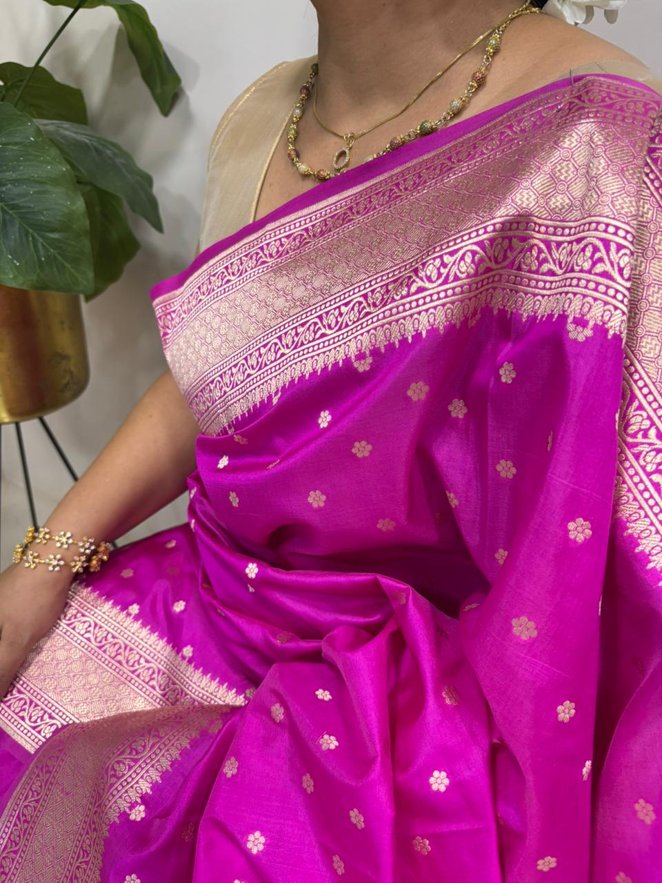 Pink Handloom Banarasi Pure Katan Silk Flower Booti Design Saree - Luxurion World