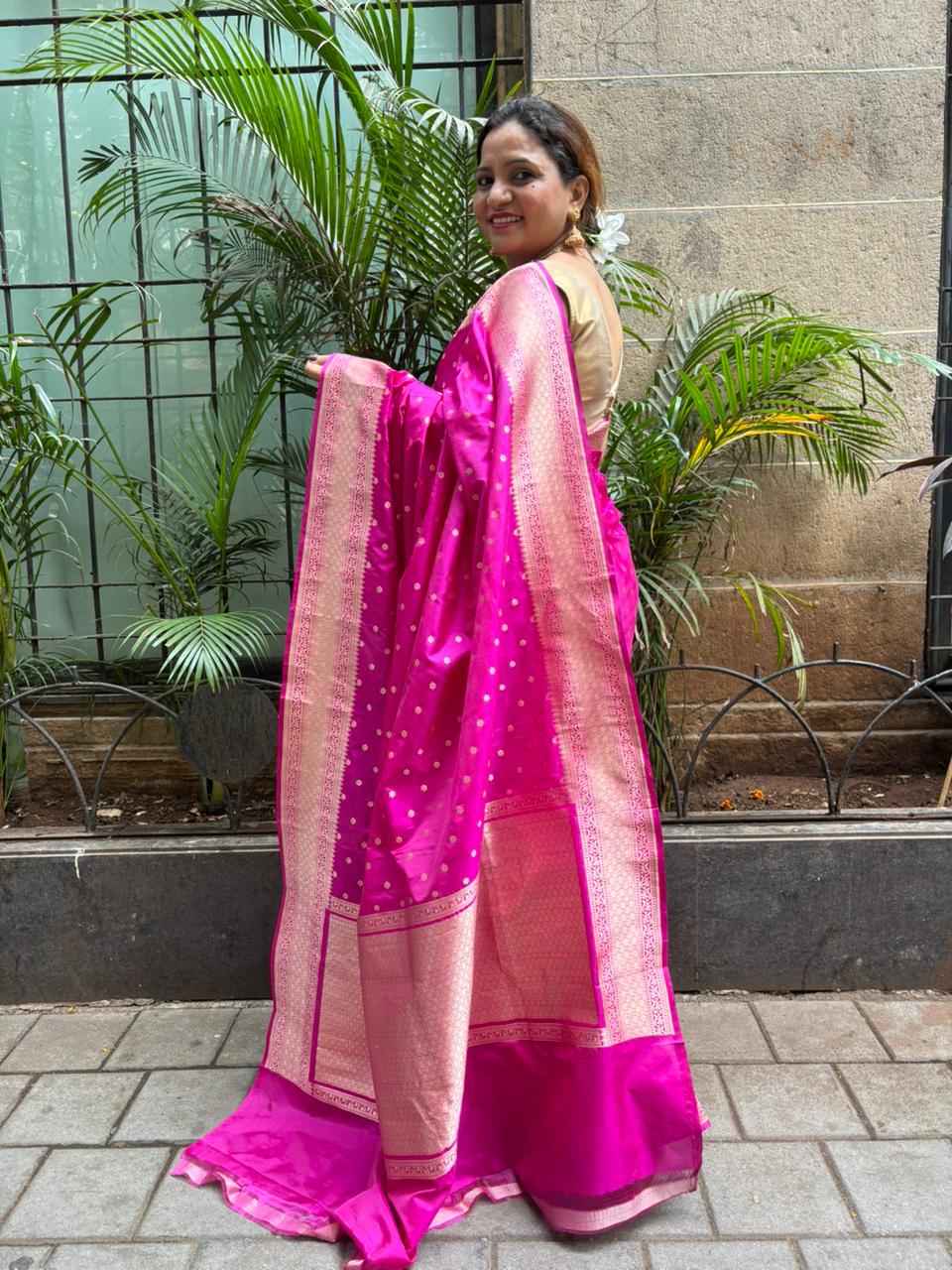 Pink Handloom Banarasi Pure Katan Silk Flower Booti Design Saree - Luxurion World