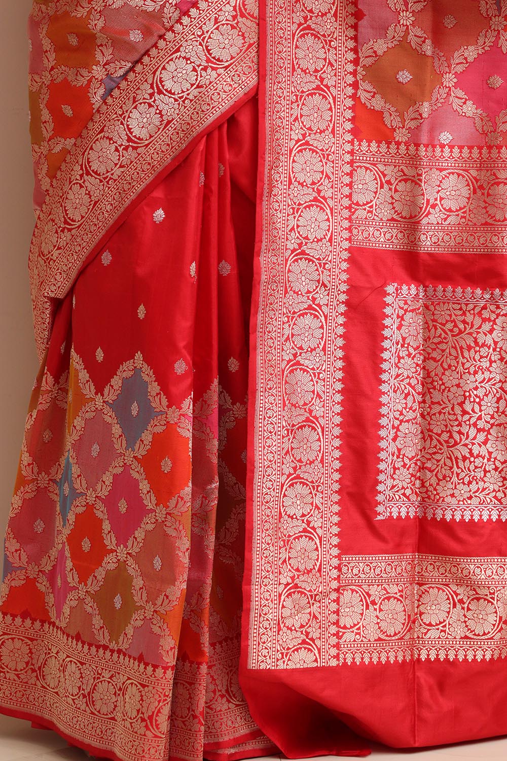 Exquisite Banarasi Handloom Pure Katan Silk Rangkat Saree - Luxurion World