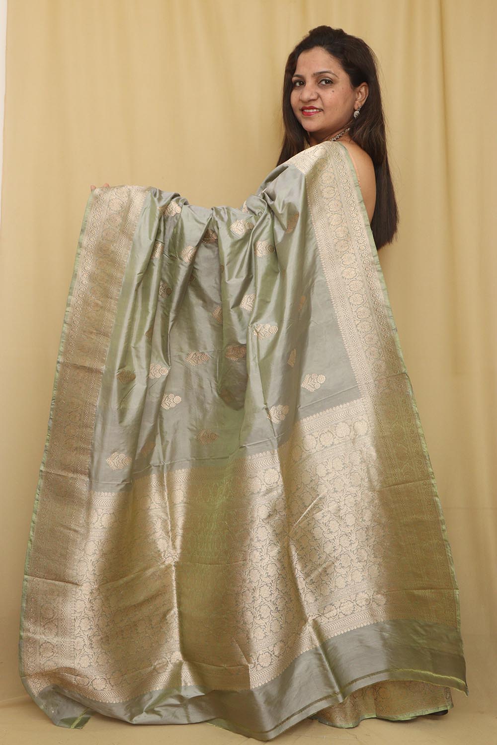 Exquisite Green Handloom Banarasi Pure Katan Silk Kadwa Saree - Luxurion World