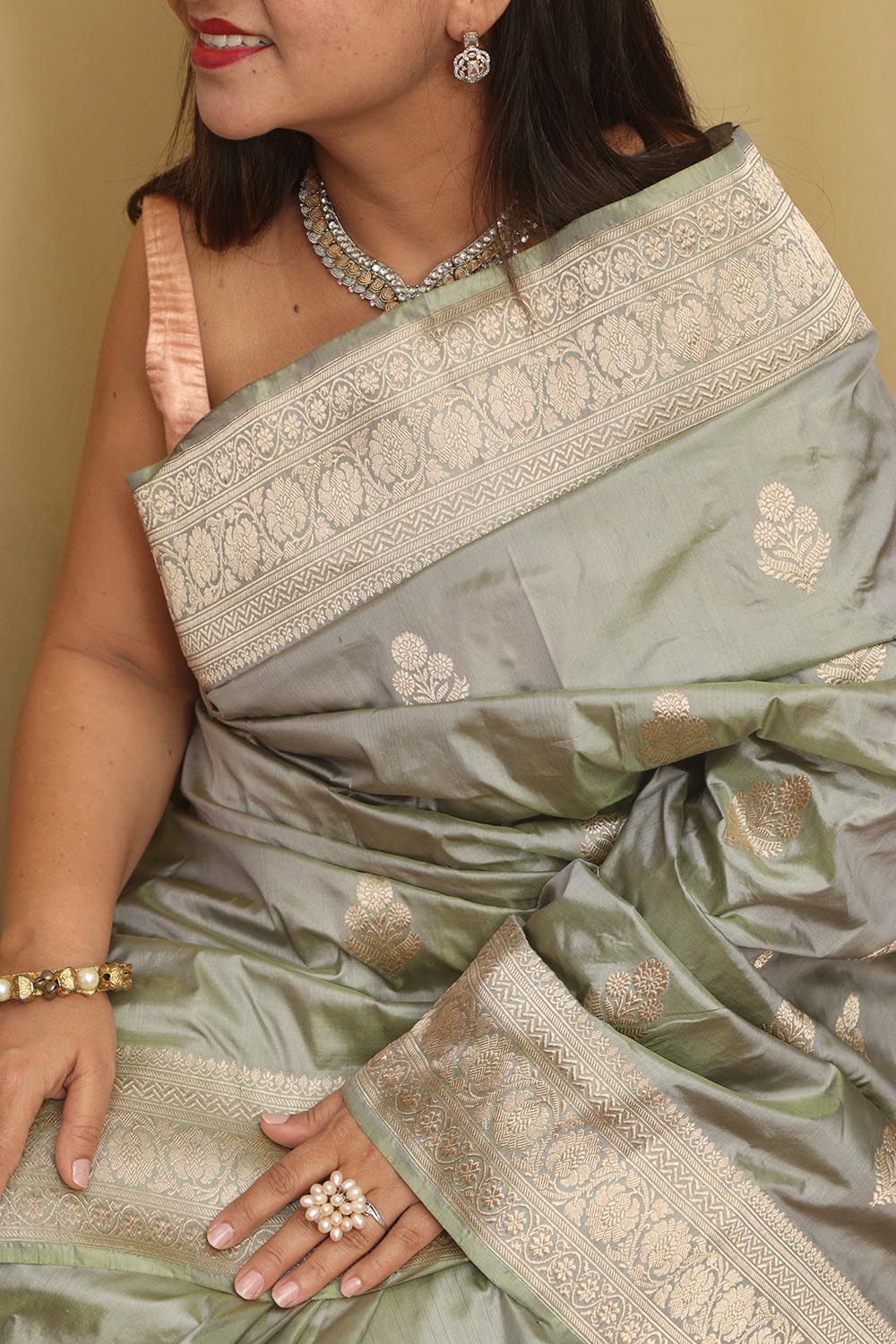 Exquisite Green Handloom Banarasi Pure Katan Silk Kadwa Saree - Luxurion World