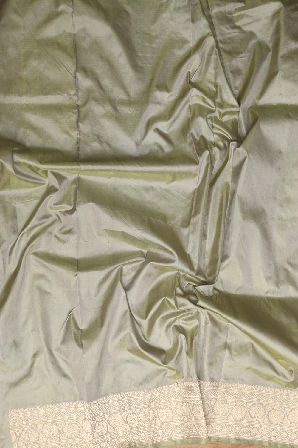 Exquisite Green Handloom Banarasi Pure Katan Silk Kadwa Saree - Luxurion World