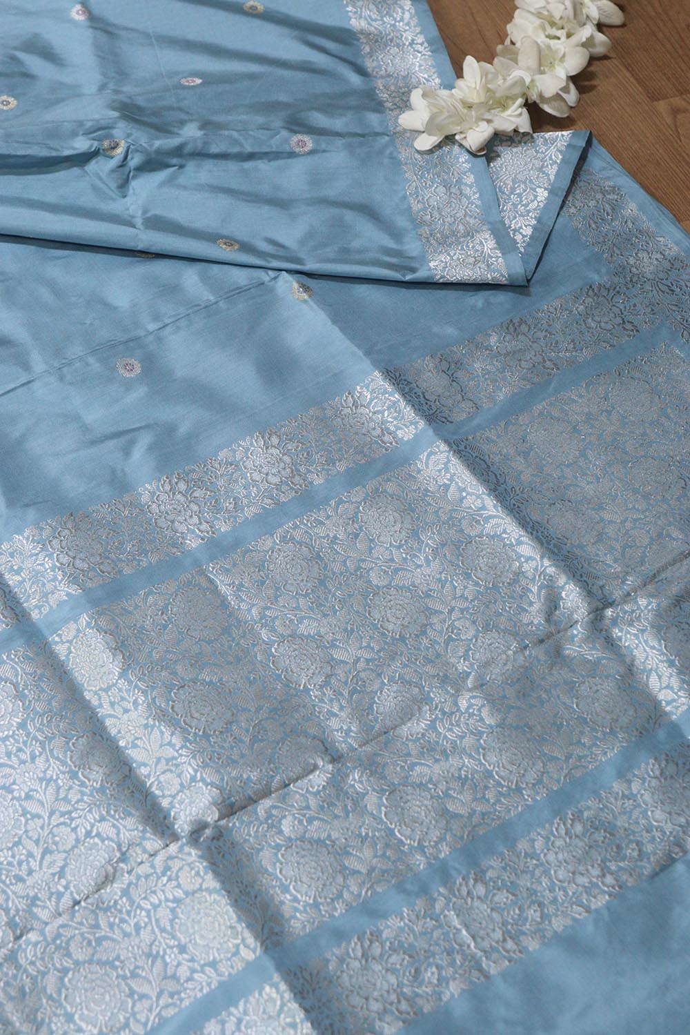 Exquisite Blue Handloom Banarasi Pure Katan Silk Kadwa Saree - Luxurion World