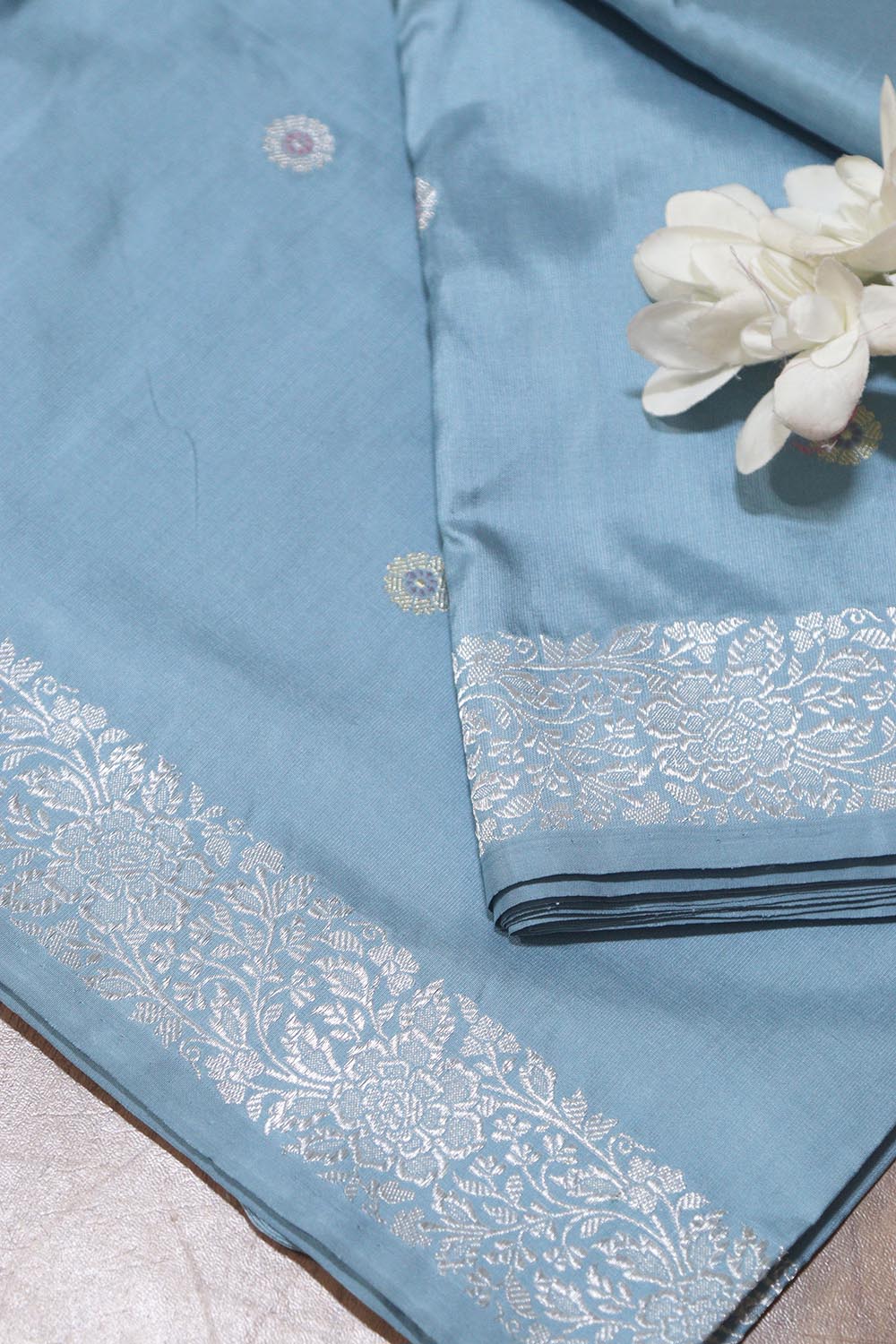 Exquisite Blue Handloom Banarasi Pure Katan Silk Kadwa Saree - Luxurion World