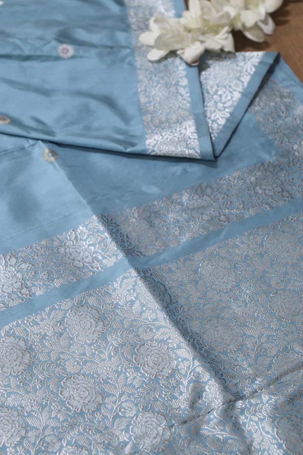 Exquisite Blue Handloom Banarasi Pure Katan Silk Kadwa Saree - Luxurion World