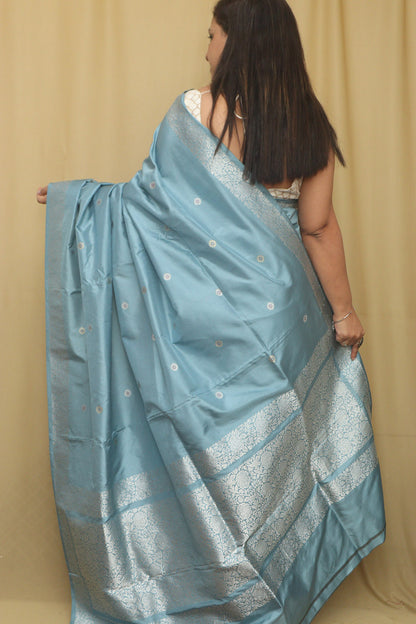 Exquisite Blue Handloom Banarasi Pure Katan Silk Kadwa Saree - Luxurion World