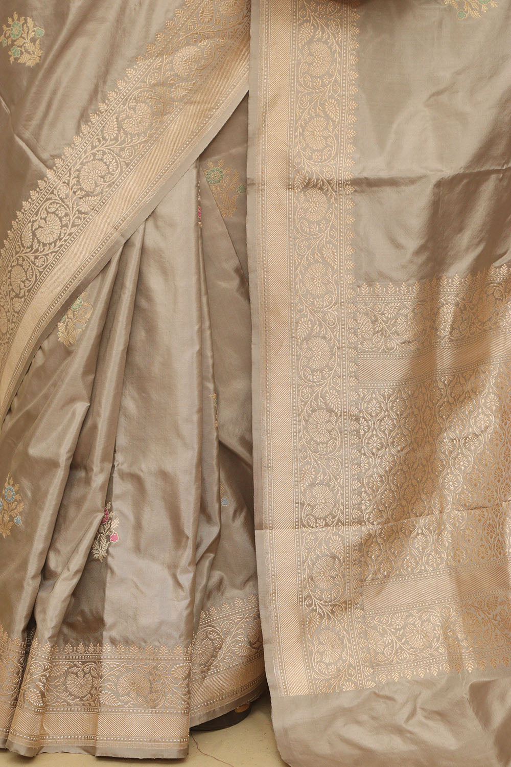 Elegant Pastel Handloom Banarasi Pure Katan Silk Kadwa Meenakari Saree - Luxurion World