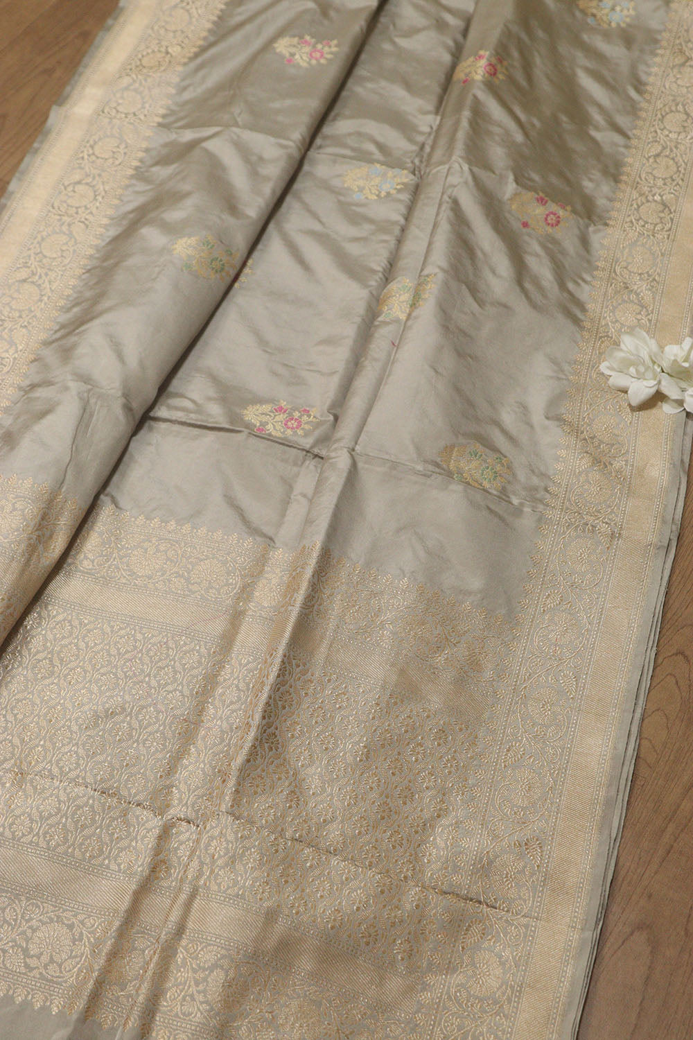 Elegant Pastel Handloom Banarasi Pure Katan Silk Kadwa Meenakari Saree - Luxurion World